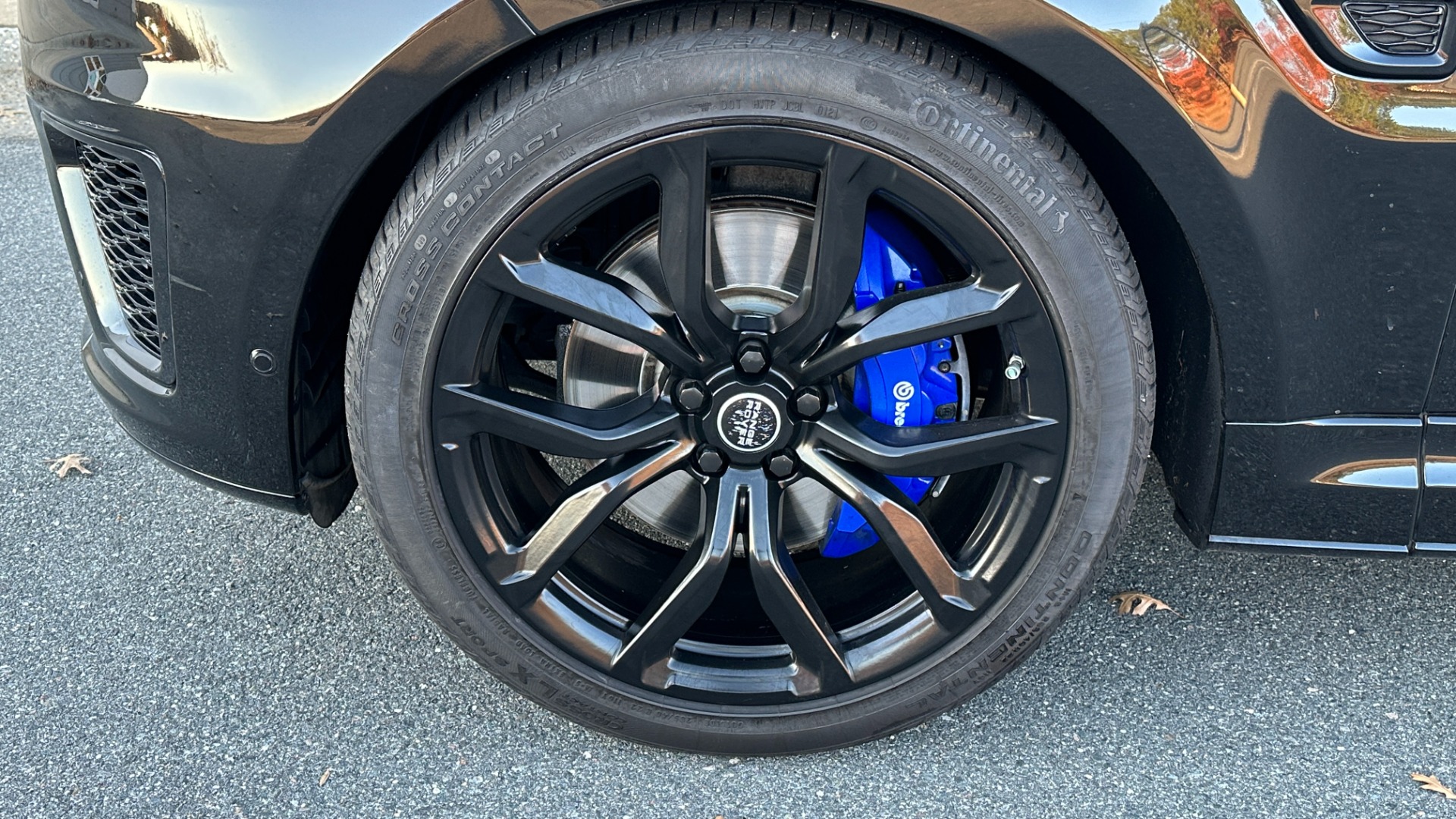 Used 2017 Land Rover Range Rover Sport SVR / DRIVE PRO PACKAGE / MERIDIAN SURROUND SOUND / SUPERCHARGED V8 / PANOR for sale Sold at Formula Imports in Charlotte NC 28227 44