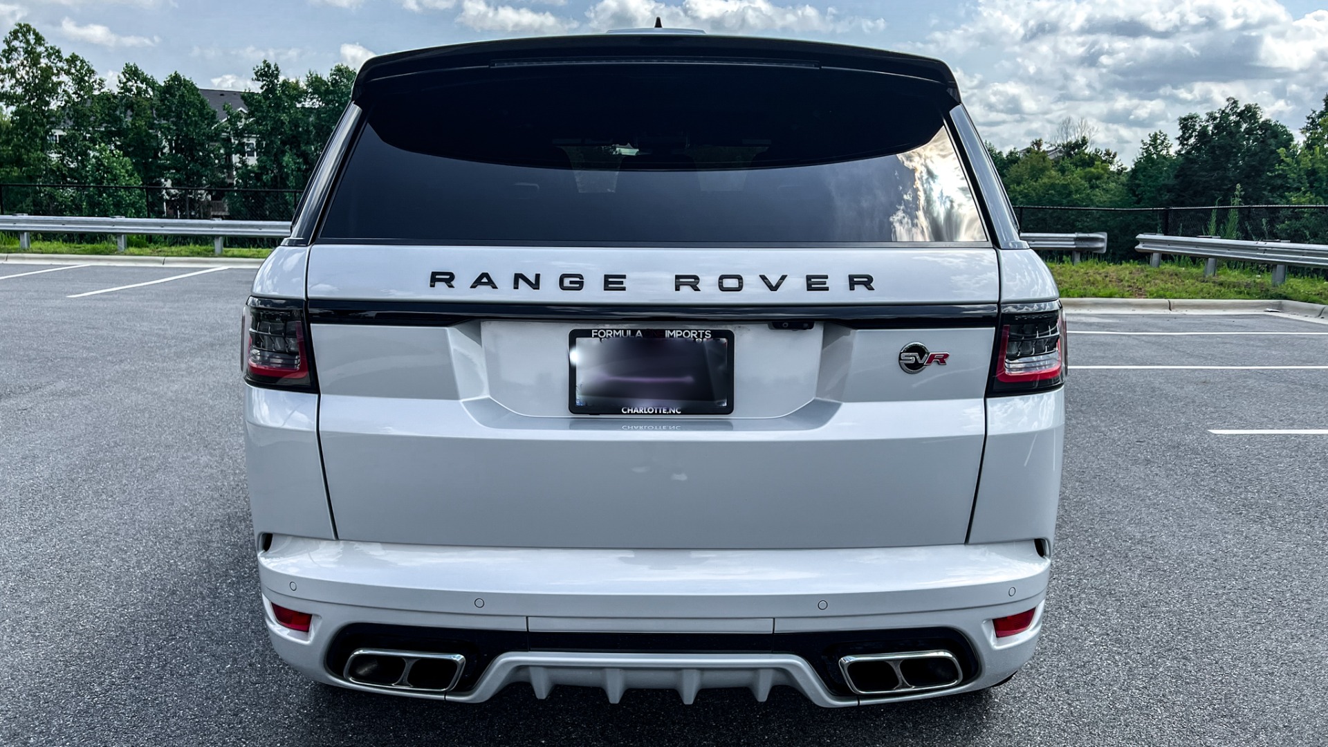 Used 2018 Land Rover Range Rover Sport SVR / SVO ULTRA METALLIC PAINT / MERIDIAN SIGNATURE / 22IN WHEELS for sale Sold at Formula Imports in Charlotte NC 28227 10