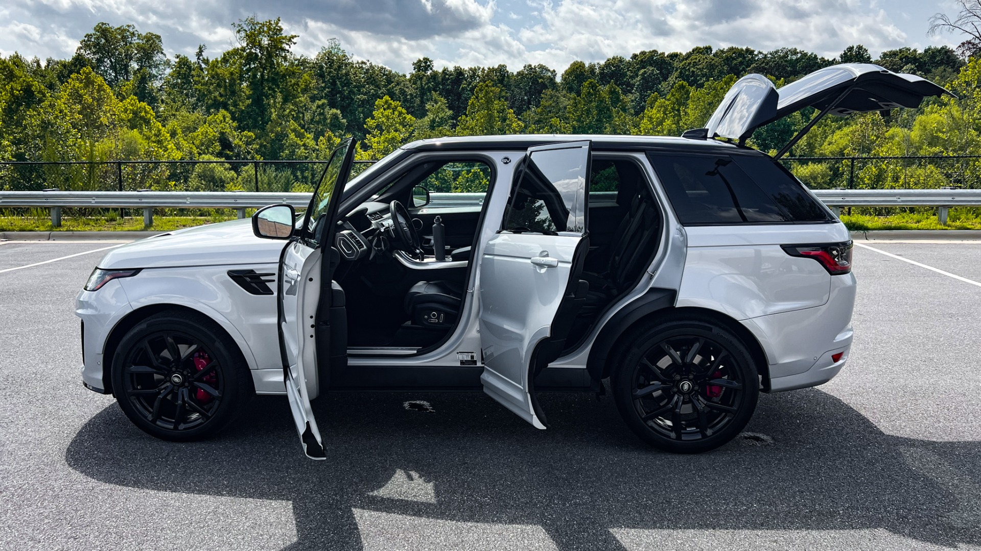 Used 2018 Land Rover Range Rover Sport SVR / SVO ULTRA METALLIC PAINT / MERIDIAN SIGNATURE / 22IN WHEELS for sale Sold at Formula Imports in Charlotte NC 28227 11