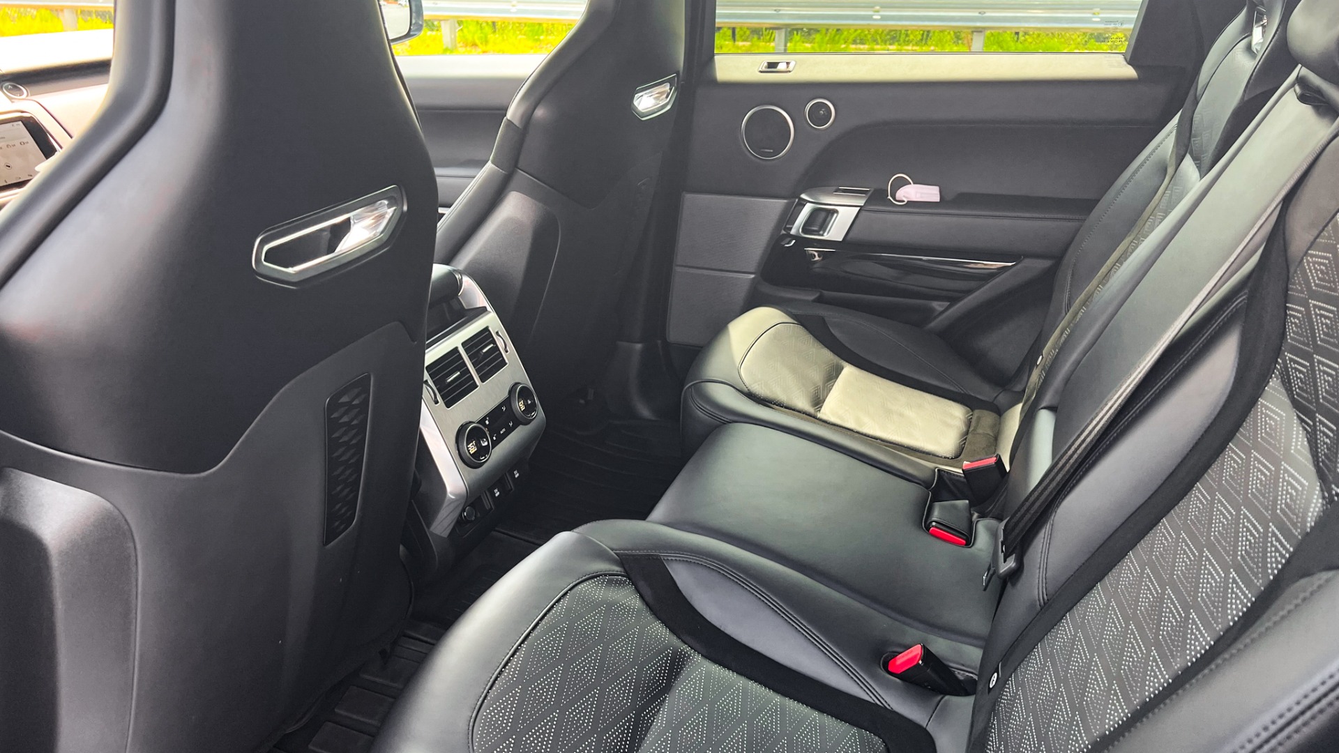 Used 2018 Land Rover Range Rover Sport SVR / SVO ULTRA METALLIC PAINT / MERIDIAN SIGNATURE / 22IN WHEELS for sale Sold at Formula Imports in Charlotte NC 28227 12