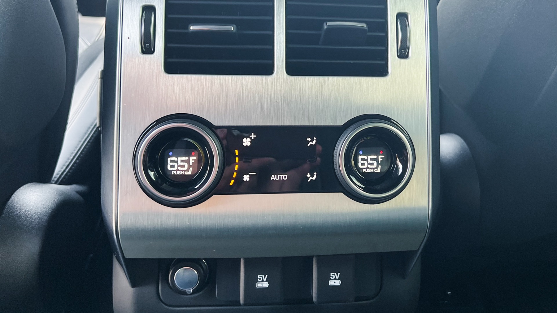 Used 2018 Land Rover Range Rover Sport SVR / SVO ULTRA METALLIC PAINT / MERIDIAN SIGNATURE / 22IN WHEELS for sale Sold at Formula Imports in Charlotte NC 28227 16