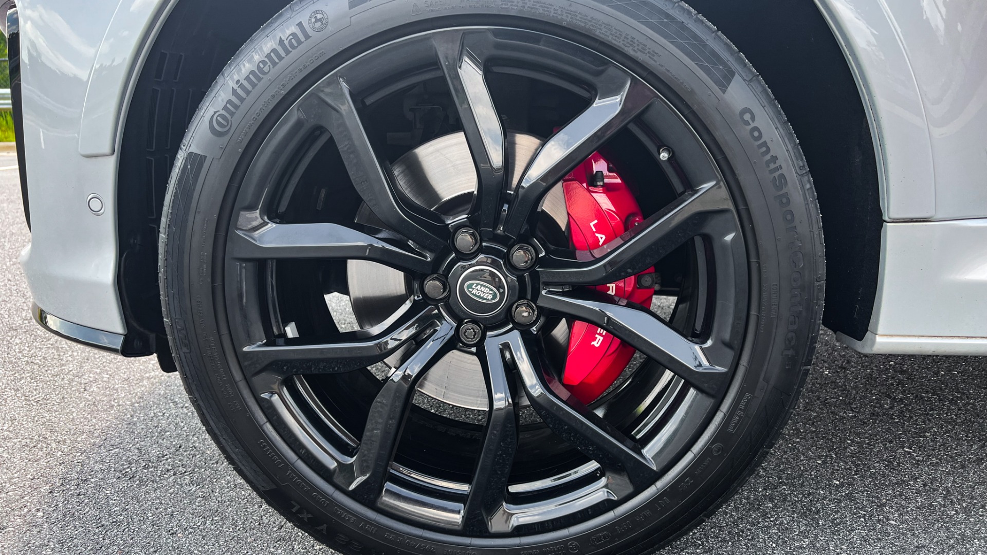 Used 2018 Land Rover Range Rover Sport SVR / SVO ULTRA METALLIC PAINT / MERIDIAN SIGNATURE / 22IN WHEELS for sale Sold at Formula Imports in Charlotte NC 28227 25