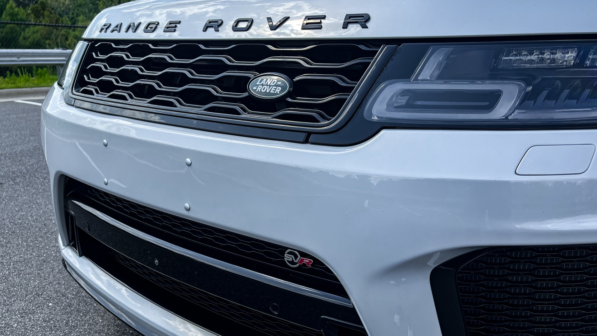 Used 2018 Land Rover Range Rover Sport SVR / SVO ULTRA METALLIC PAINT / MERIDIAN SIGNATURE / 22IN WHEELS for sale Sold at Formula Imports in Charlotte NC 28227 27