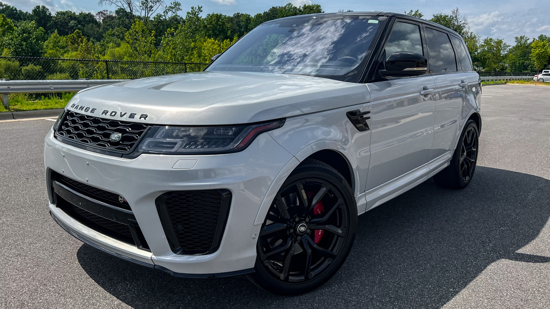Used 2018 Land Rover Range Rover Sport SVR / SVO ULTRA METALLIC PAINT / MERIDIAN SIGNATURE / 22IN WHEELS for sale Sold at Formula Imports in Charlotte NC 28227 3