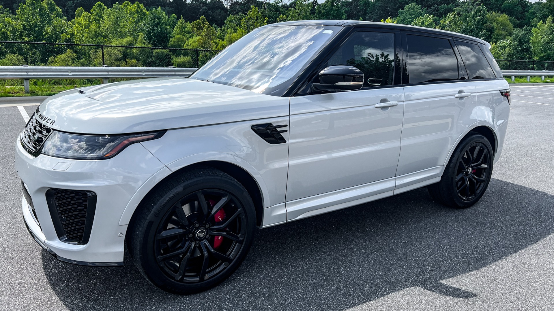 Used 2018 Land Rover Range Rover Sport SVR / SVO ULTRA METALLIC PAINT / MERIDIAN SIGNATURE / 22IN WHEELS for sale Sold at Formula Imports in Charlotte NC 28227 7