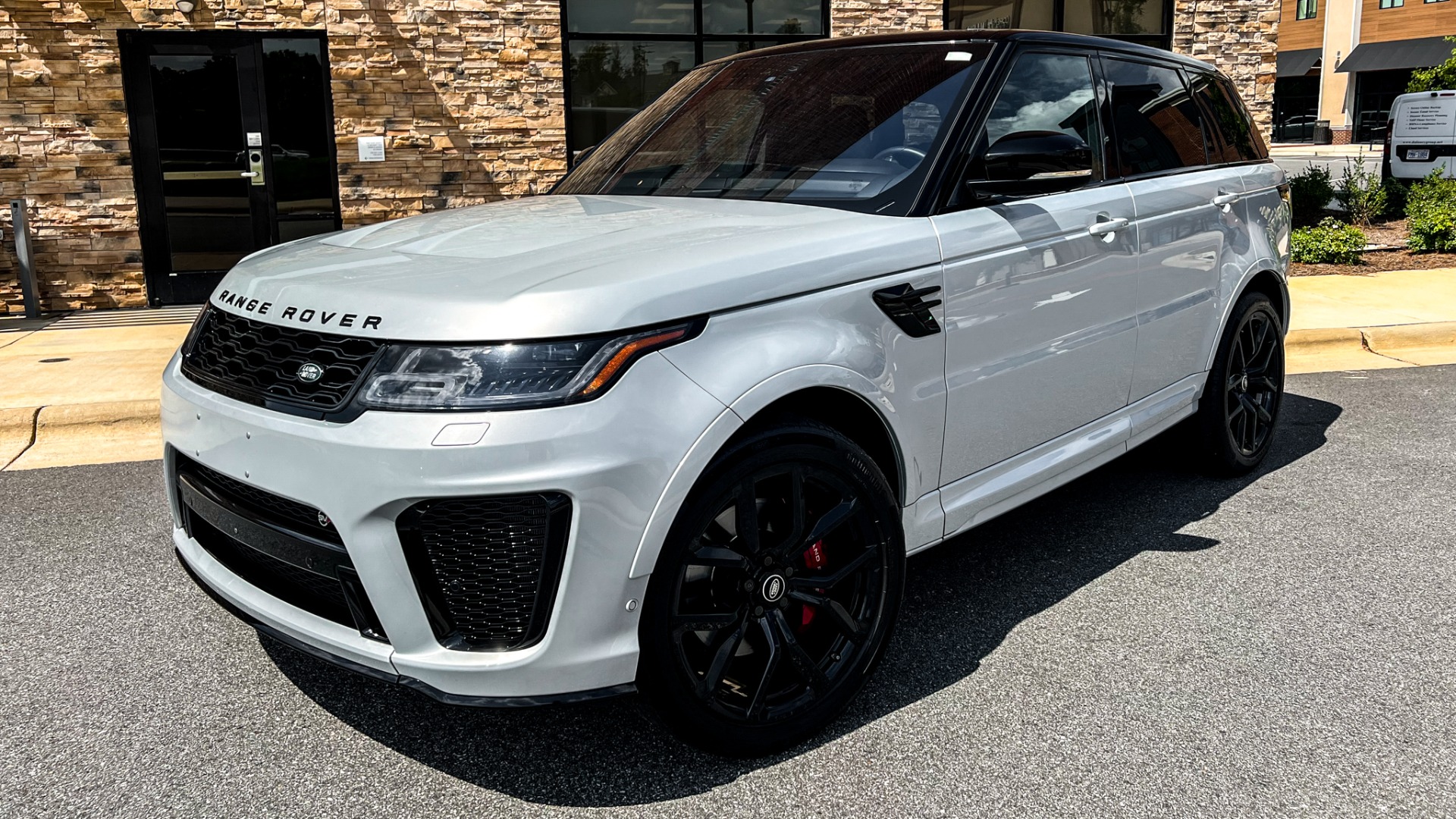 Used 2018 Land Rover Range Rover Sport SVR / SVO ULTRA METALLIC PAINT / MERIDIAN SIGNATURE / 22IN WHEELS for sale Sold at Formula Imports in Charlotte NC 28227 1