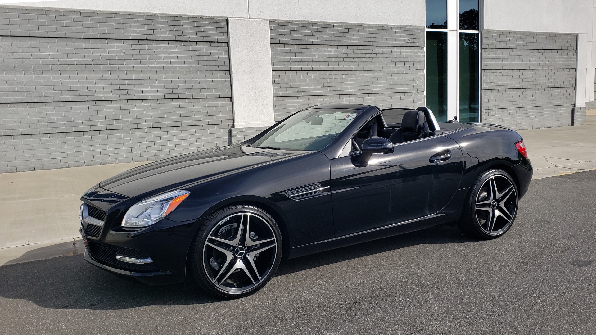 Used 2012 Mercedes-Benz SLK-CLASS SLK 250 ROADSTER / PREM 1 PKG / COMAND LAUNCH PKG / 7-SPD AUTO for sale Sold at Formula Imports in Charlotte NC 28227 2