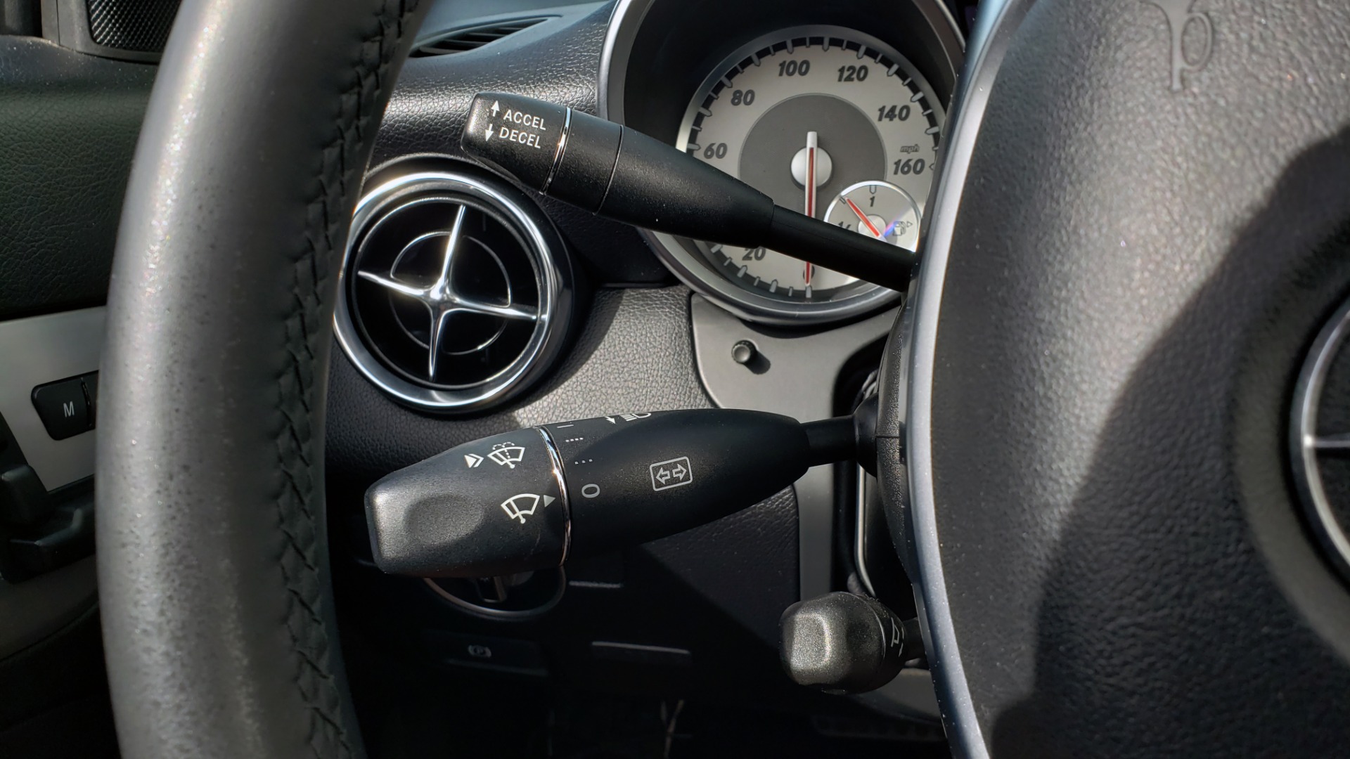Used 2012 Mercedes-Benz SLK-CLASS SLK 250 ROADSTER / PREM 1 PKG / COMAND LAUNCH PKG / 7-SPD AUTO for sale Sold at Formula Imports in Charlotte NC 28227 25