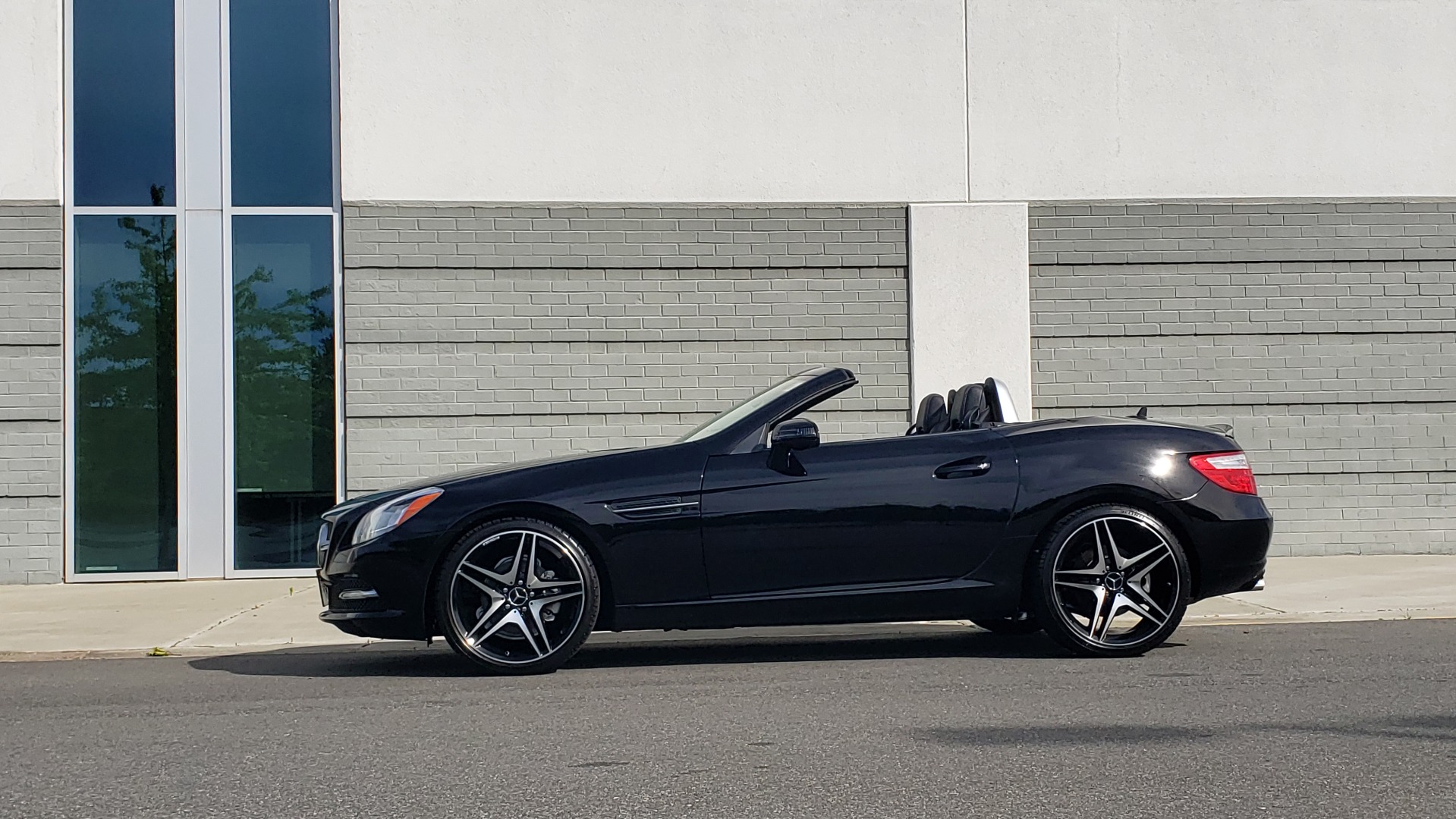 Used 2012 Mercedes-Benz SLK-CLASS SLK 250 ROADSTER / PREM 1 PKG / COMAND LAUNCH PKG / 7-SPD AUTO for sale Sold at Formula Imports in Charlotte NC 28227 3