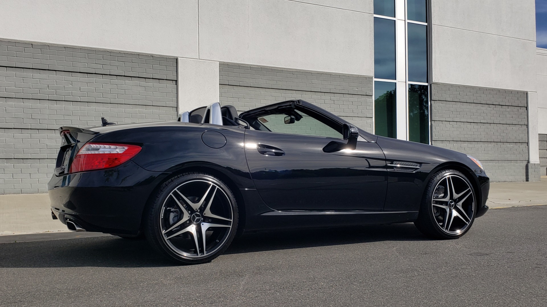 Used 2012 Mercedes-Benz SLK-CLASS SLK 250 ROADSTER / PREM 1 PKG / COMAND LAUNCH PKG / 7-SPD AUTO for sale Sold at Formula Imports in Charlotte NC 28227 8