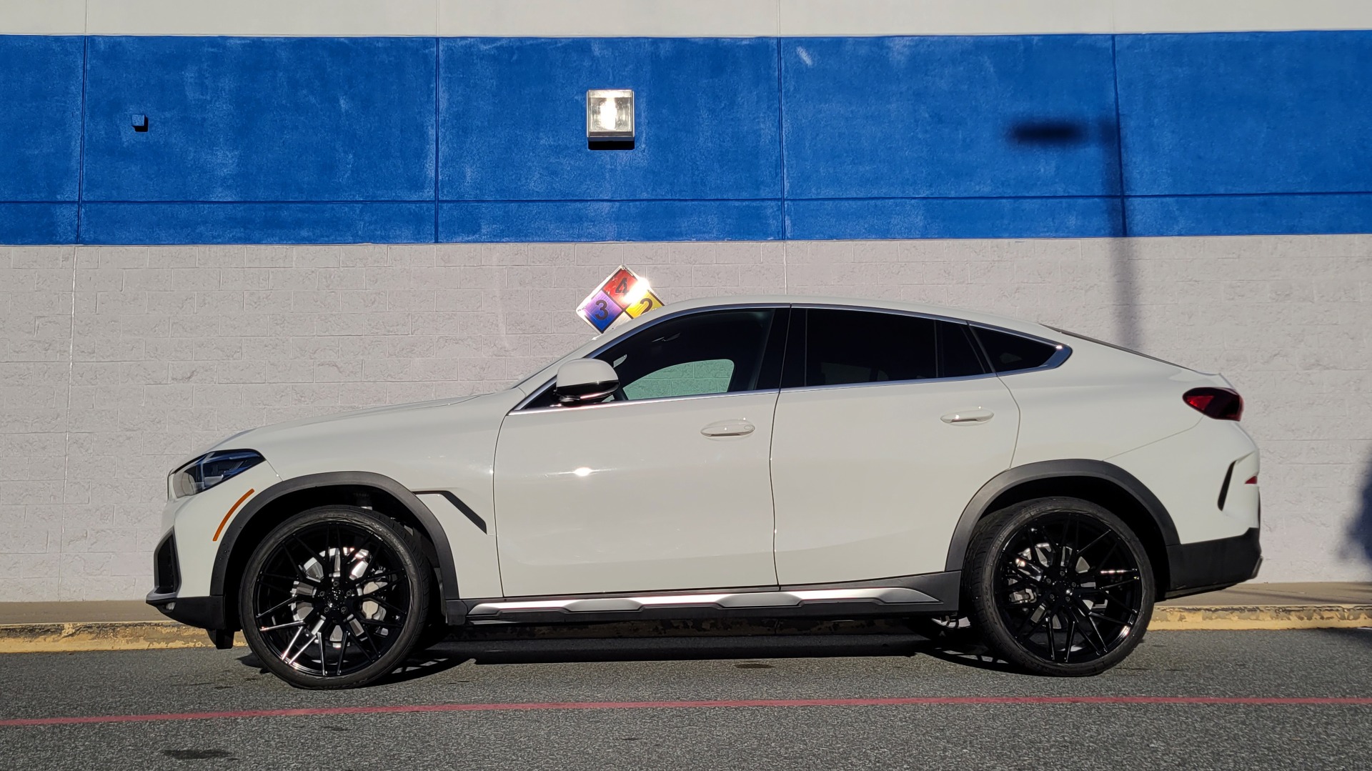 Used 2021 BMW X6 XDRIVE40I PREMIUM / HUD / NAV / H/K SND / SUNROOF / REARVIEW for sale Sold at Formula Imports in Charlotte NC 28227 3