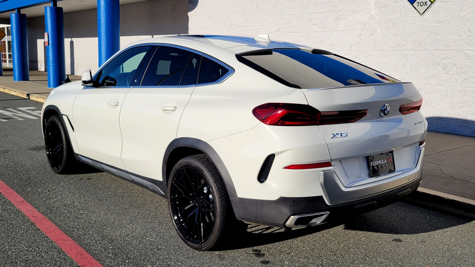 Used 2021 BMW X6 XDRIVE40I PREMIUM / HUD / NAV / H/K SND / SUNROOF / REARVIEW for sale Sold at Formula Imports in Charlotte NC 28227 4