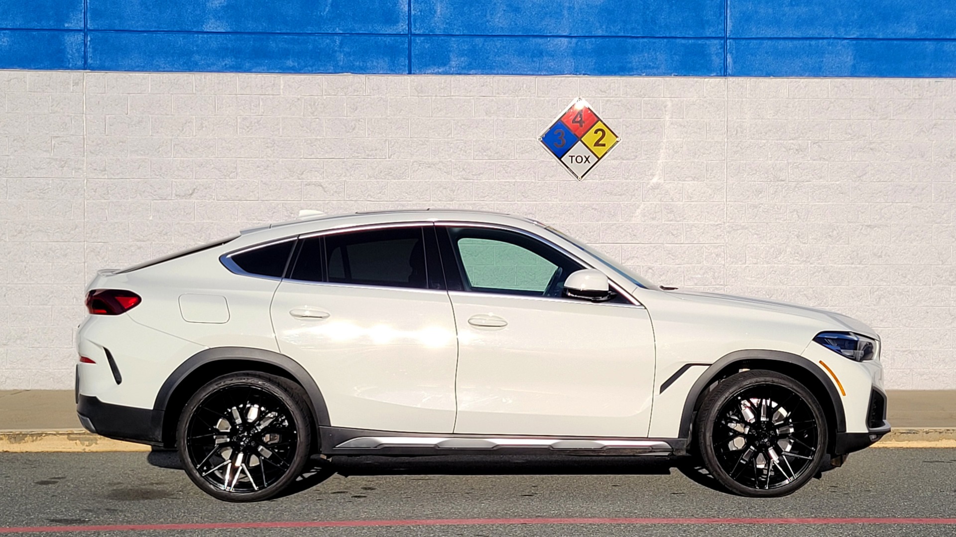 Used 2021 BMW X6 XDRIVE40I PREMIUM / HUD / NAV / H/K SND / SUNROOF / REARVIEW for sale Sold at Formula Imports in Charlotte NC 28227 6