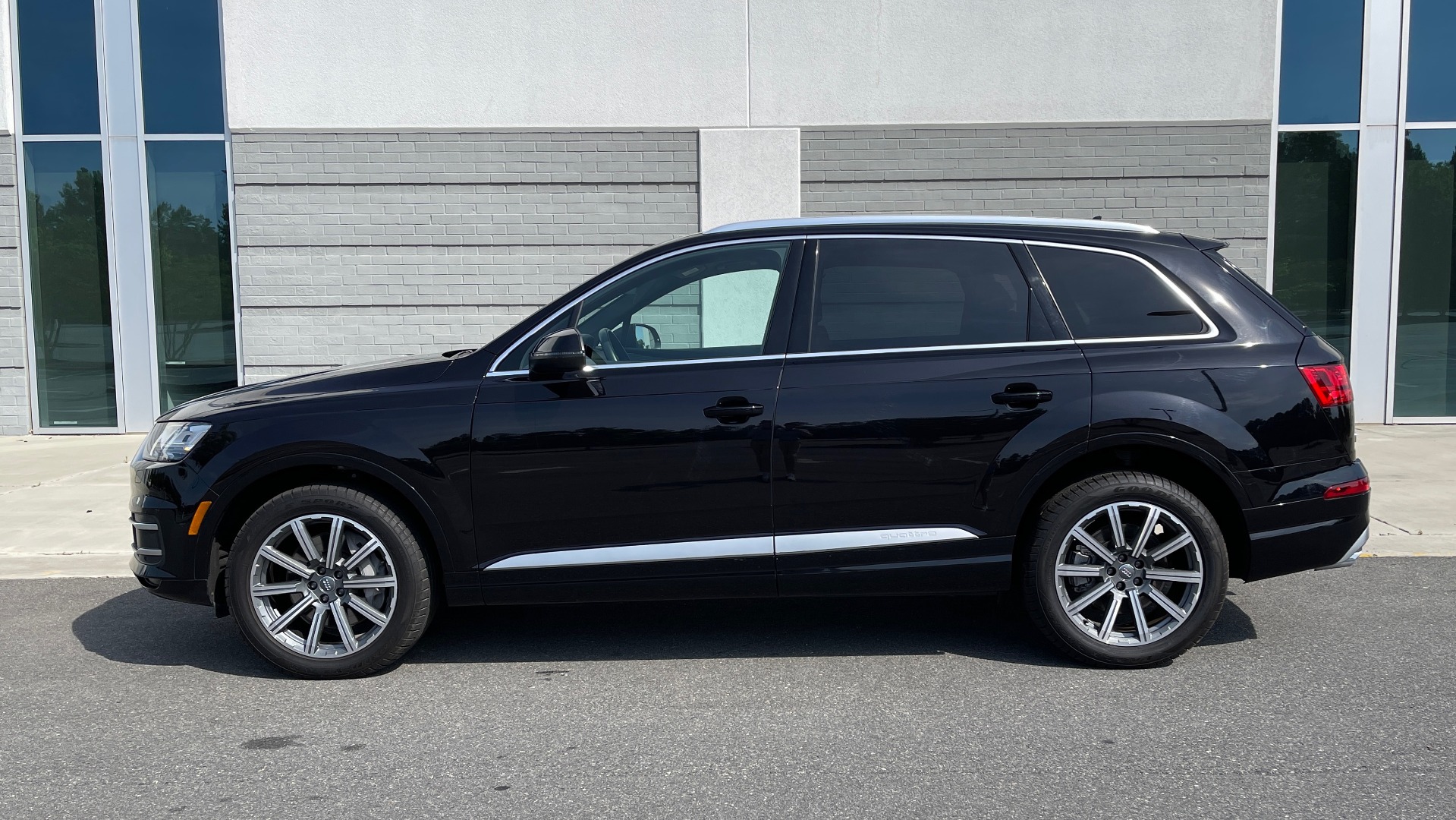 Used 2018 Audi Q7 PREMIUM PLUS / NAV / PANO-ROOF / BOSE / 3-ROW / REARVIEW for sale Sold at Formula Imports in Charlotte NC 28227 5