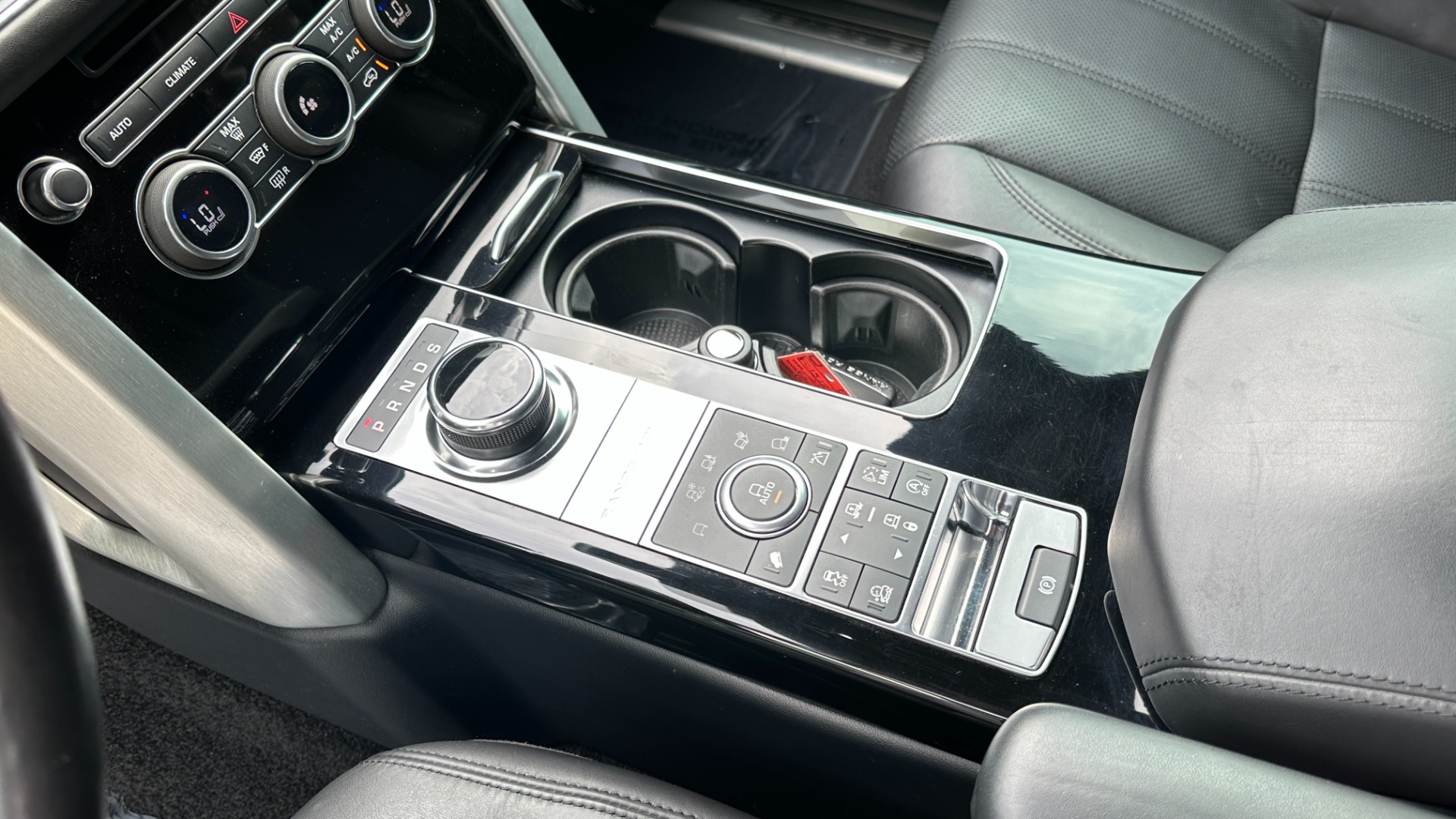 Used 2017 Land Rover Range Rover SC V8 / VISION ASST / DRIVE PKG / MERIDIAN SOUND / PANO-ROOF / NAV / BSM for sale $49,999 at Formula Imports in Charlotte NC 28227 20