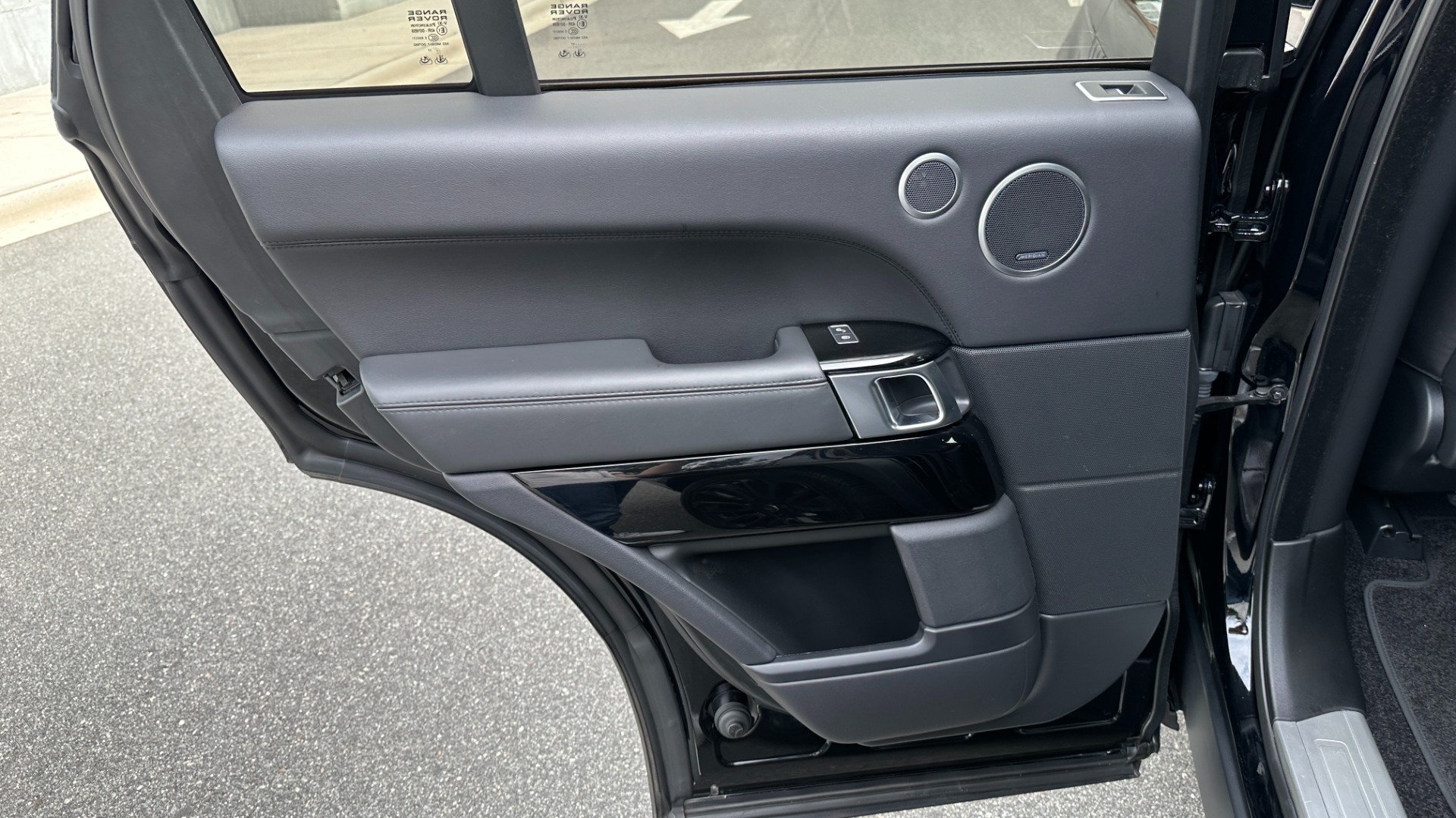 Used 2017 Land Rover Range Rover SC V8 / VISION ASST / DRIVE PKG / MERIDIAN SOUND / PANO-ROOF / NAV / BSM for sale $49,999 at Formula Imports in Charlotte NC 28227 23