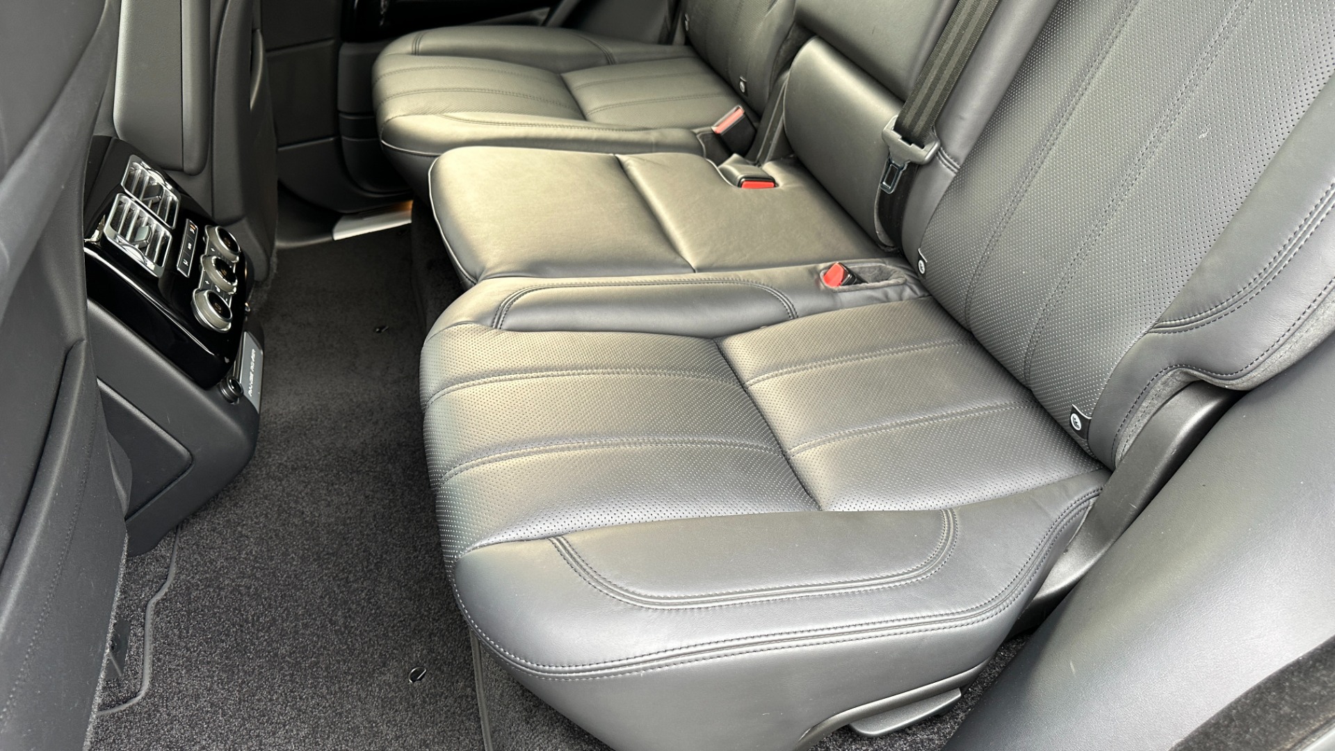 Used 2017 Land Rover Range Rover SC V8 / VISION ASST / DRIVE PKG / MERIDIAN SOUND / PANO-ROOF / NAV / BSM for sale $49,999 at Formula Imports in Charlotte NC 28227 26
