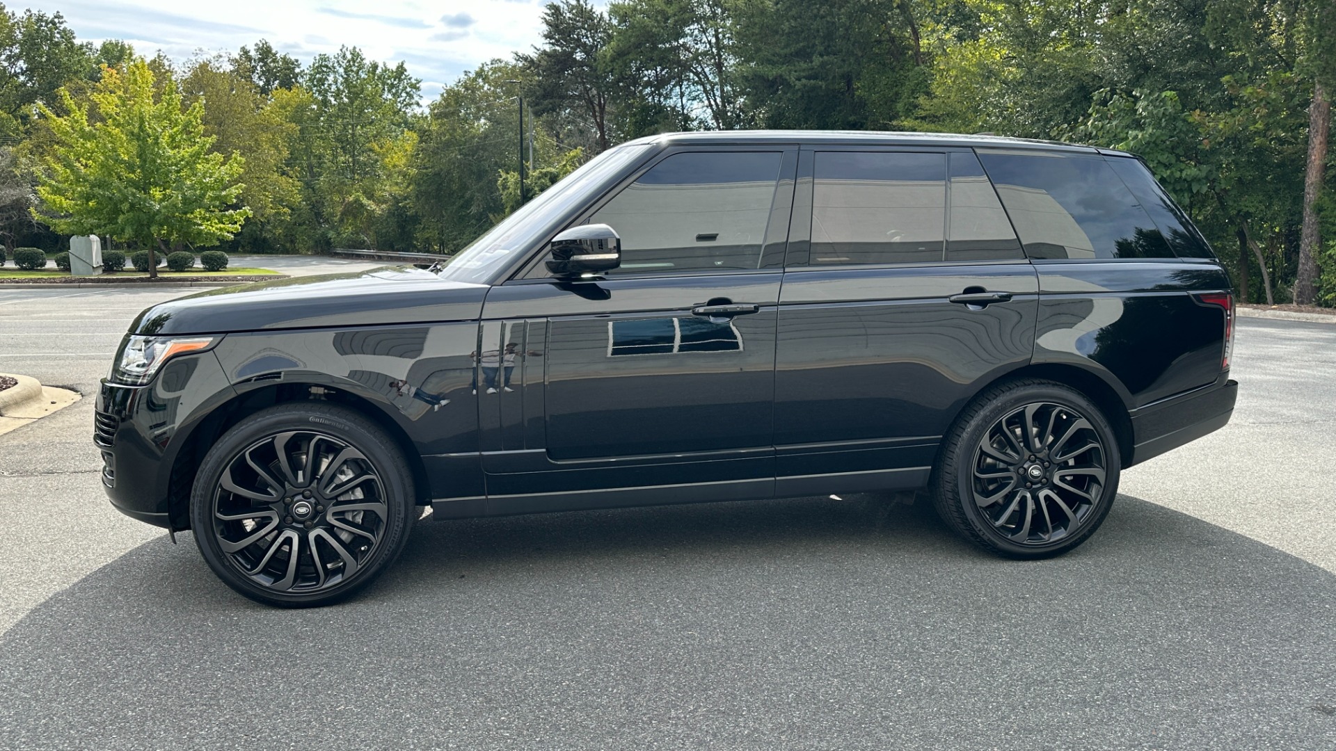 Used 2017 Land Rover RANGE ROVER SC V8 / VISION ASST / DRIVE PKG / MERIDIAN SOUND / PANO-ROOF / NAV / BSM for sale Sold at Formula Imports in Charlotte NC 28227 3