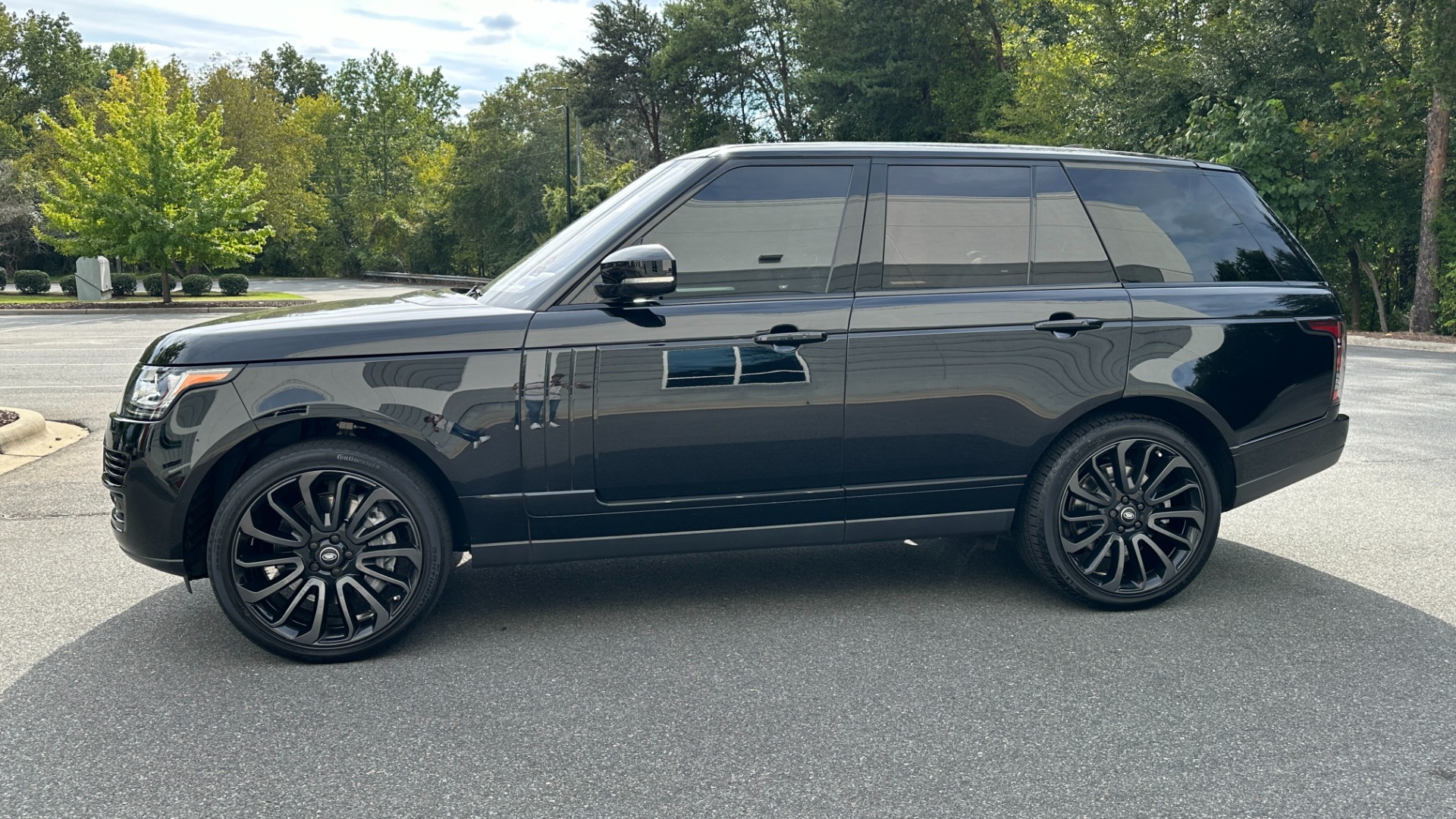 Used 2017 Land Rover Range Rover SC V8 / VISION ASST / DRIVE PKG / MERIDIAN SOUND / PANO-ROOF / NAV / BSM for sale $47,995 at Formula Imports in Charlotte NC 28227 3