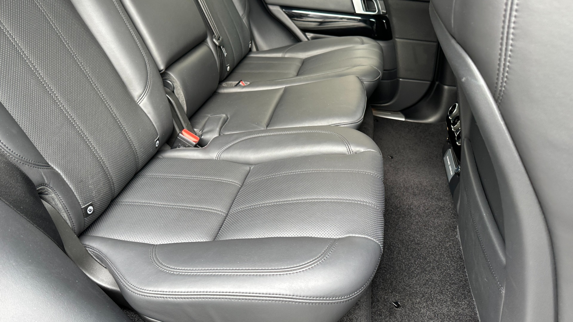 Used 2017 Land Rover RANGE ROVER SC V8 / VISION ASST / DRIVE PKG / MERIDIAN SOUND / PANO-ROOF / NAV / BSM for sale Sold at Formula Imports in Charlotte NC 28227 30