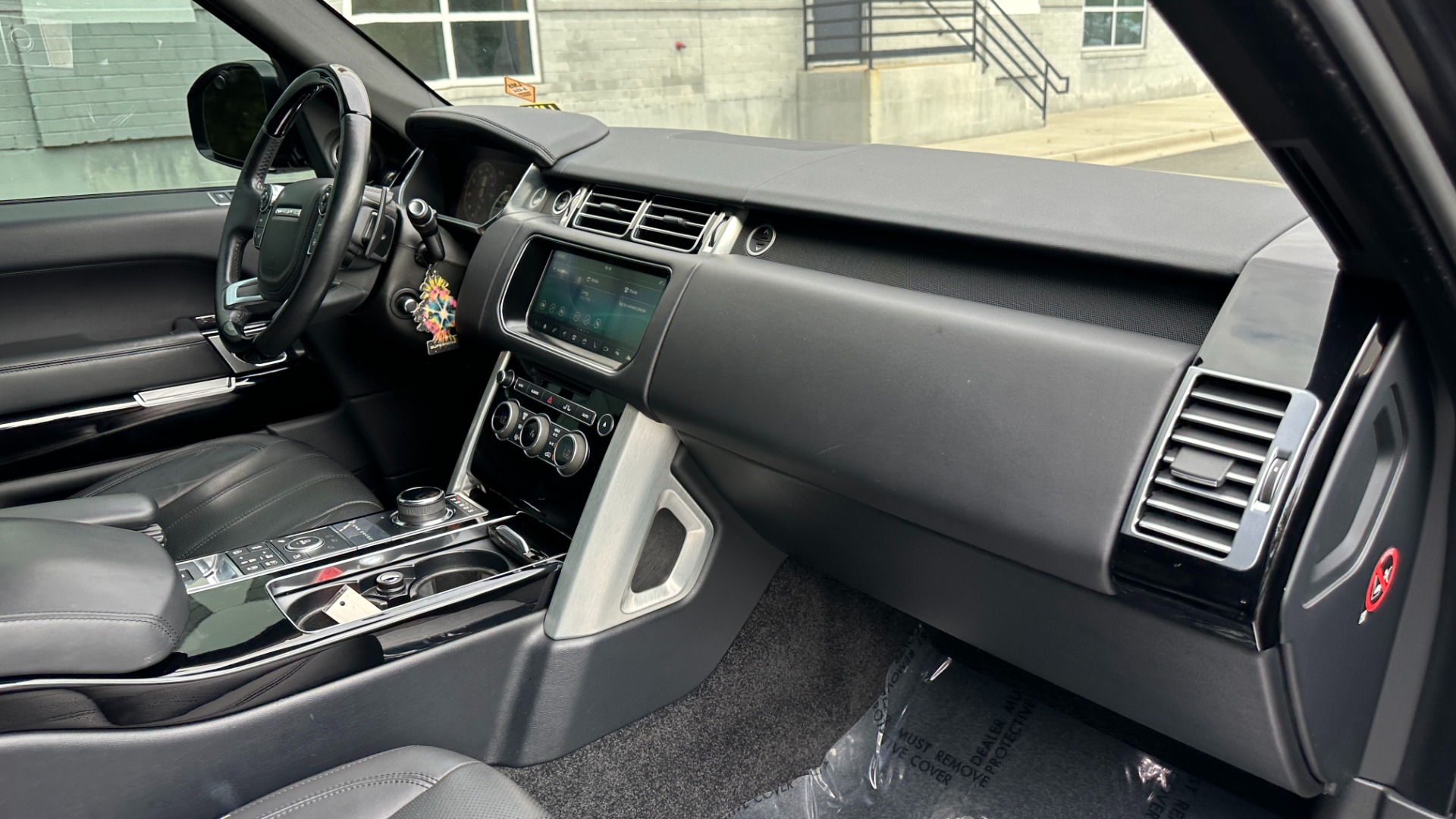 Used 2017 Land Rover RANGE ROVER SC V8 / VISION ASST / DRIVE PKG / MERIDIAN SOUND / PANO-ROOF / NAV / BSM for sale Sold at Formula Imports in Charlotte NC 28227 32