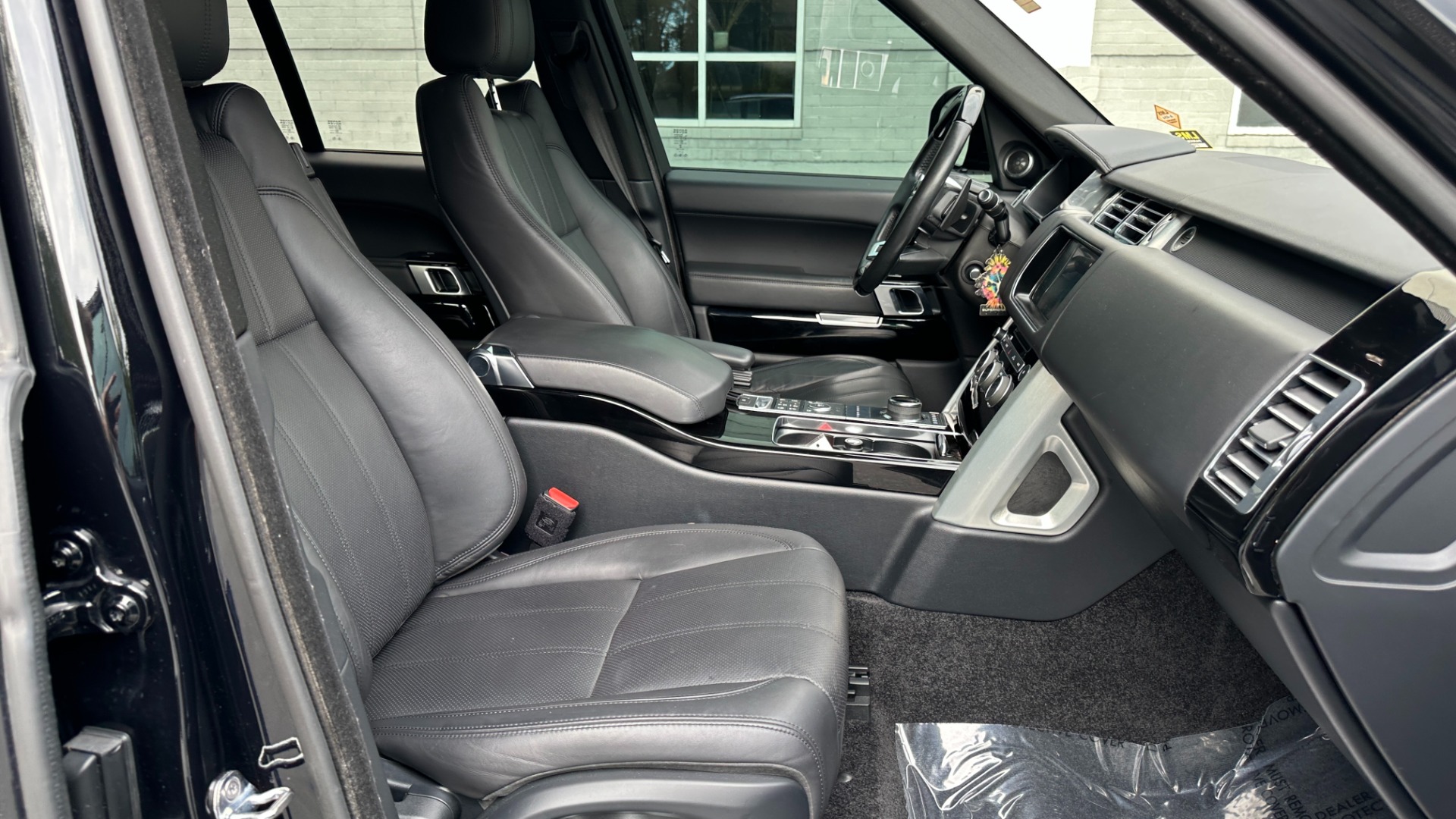 Used 2017 Land Rover RANGE ROVER SC V8 / VISION ASST / DRIVE PKG / MERIDIAN SOUND / PANO-ROOF / NAV / BSM for sale Sold at Formula Imports in Charlotte NC 28227 33