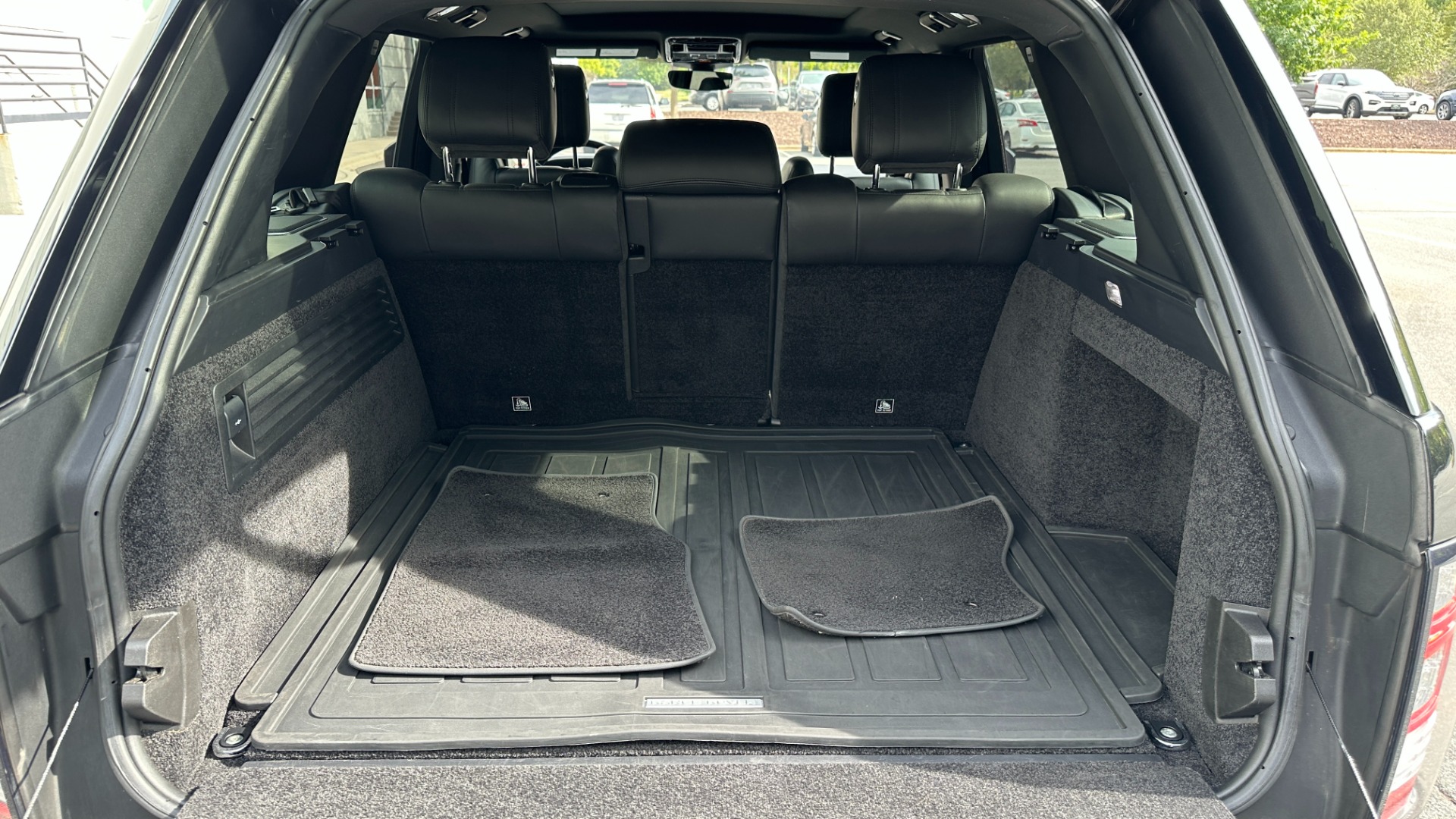 Used 2017 Land Rover RANGE ROVER SC V8 / VISION ASST / DRIVE PKG / MERIDIAN SOUND / PANO-ROOF / NAV / BSM for sale Sold at Formula Imports in Charlotte NC 28227 36