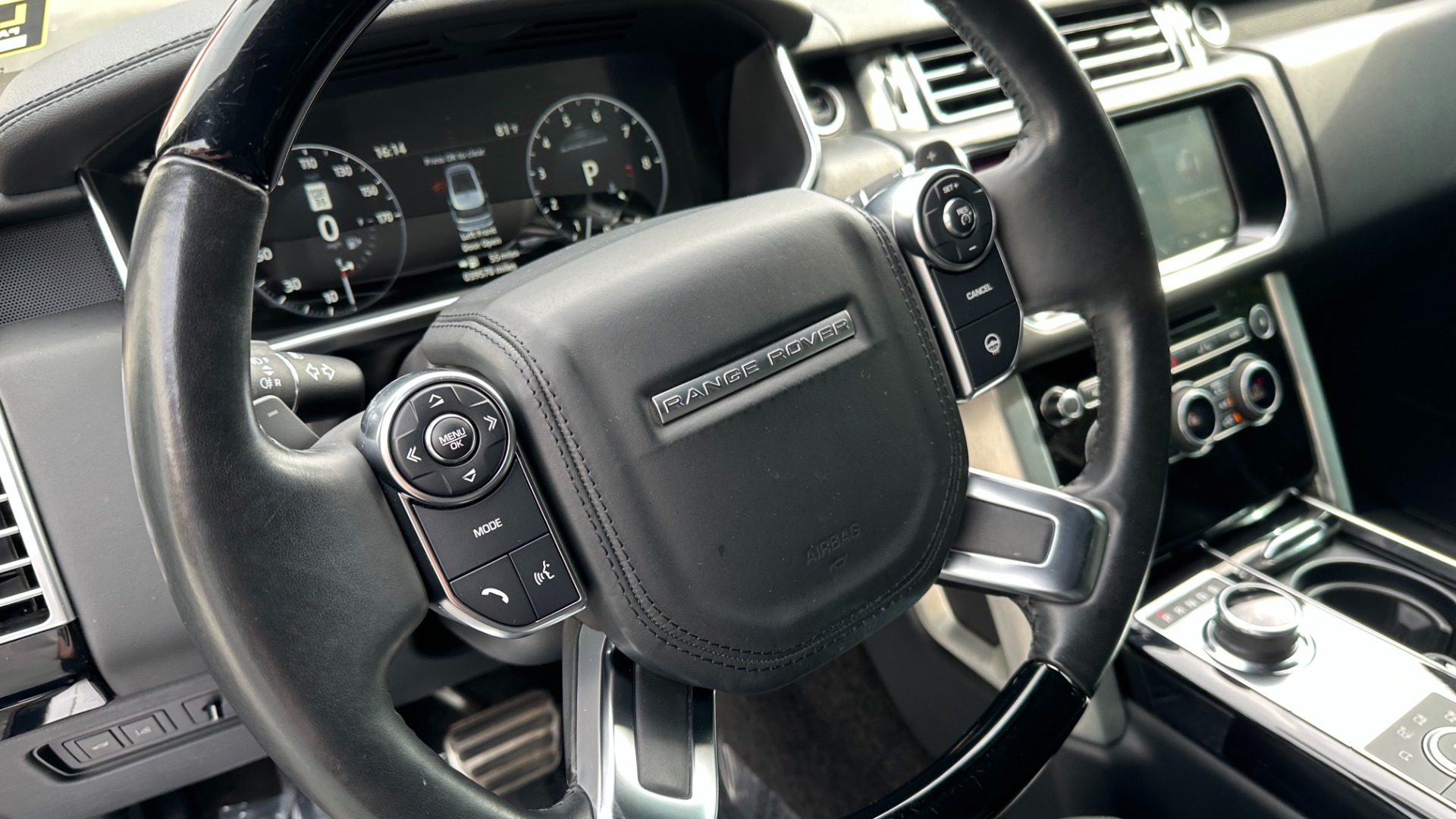 Used 2017 Land Rover RANGE ROVER SC V8 / VISION ASST / DRIVE PKG / MERIDIAN SOUND / PANO-ROOF / NAV / BSM for sale Sold at Formula Imports in Charlotte NC 28227 37