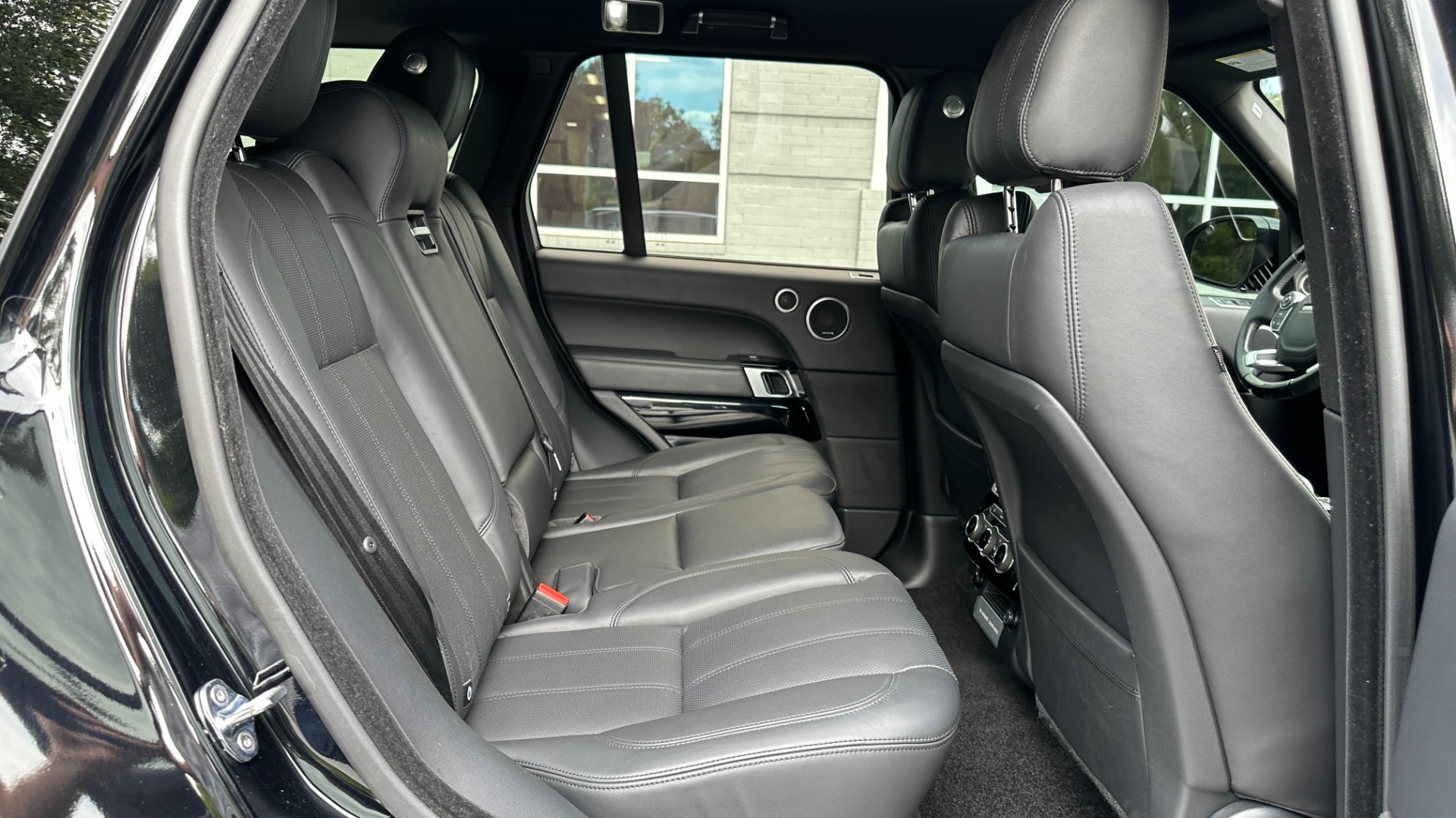 Used 2017 Land Rover Range Rover SC V8 / VISION ASST / DRIVE PKG / MERIDIAN SOUND / PANO-ROOF / NAV / BSM for sale $49,999 at Formula Imports in Charlotte NC 28227 39