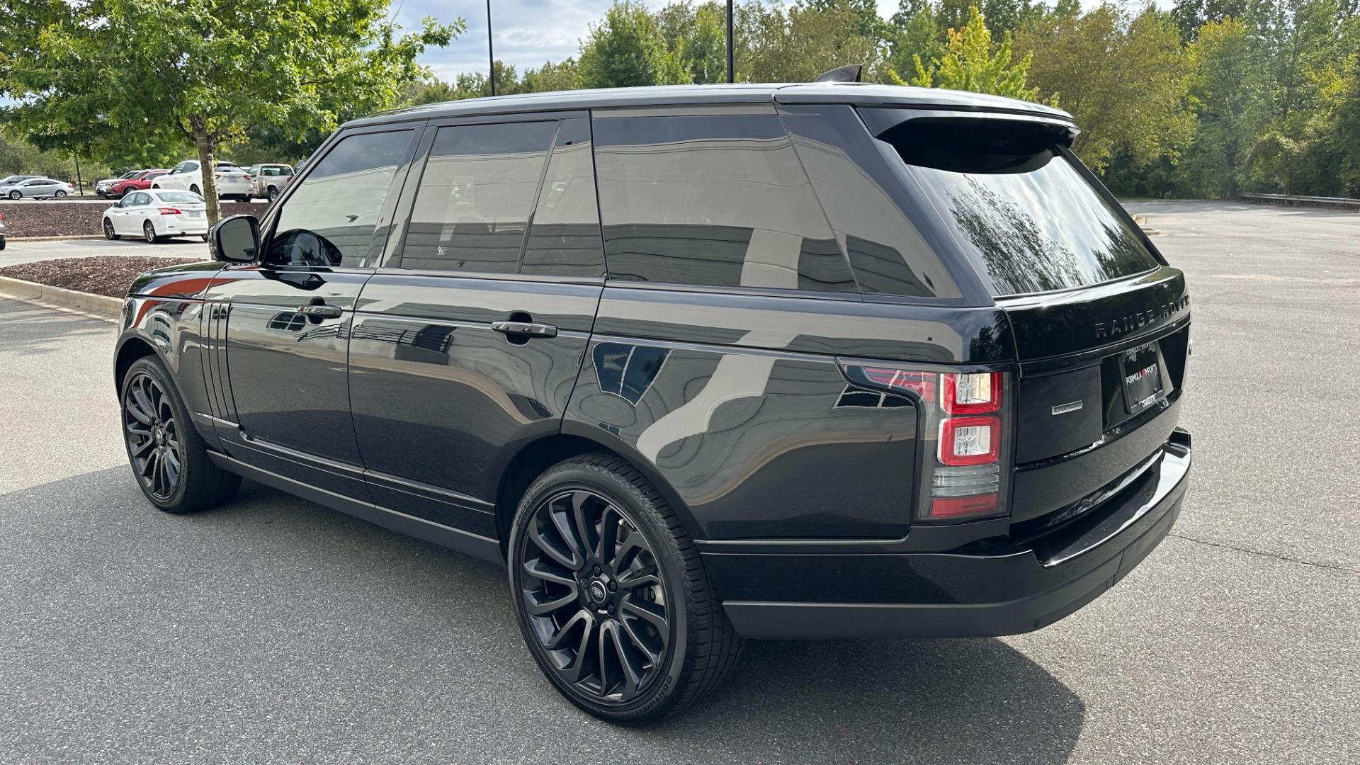 Used 2017 Land Rover RANGE ROVER SC V8 / VISION ASST / DRIVE PKG / MERIDIAN SOUND / PANO-ROOF / NAV / BSM for sale Sold at Formula Imports in Charlotte NC 28227 4