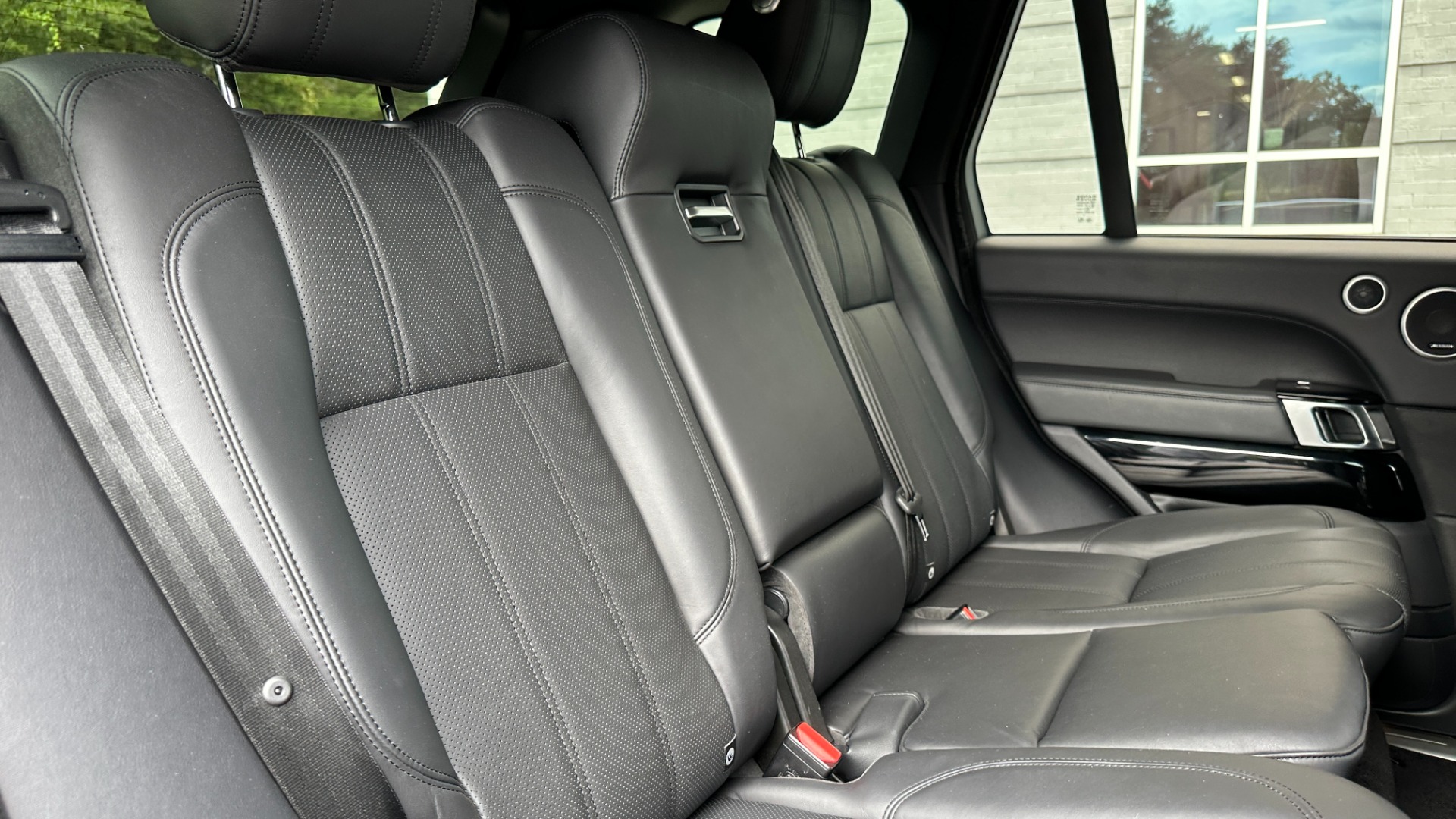 Used 2017 Land Rover Range Rover SC V8 / VISION ASST / DRIVE PKG / MERIDIAN SOUND / PANO-ROOF / NAV / BSM for sale $49,999 at Formula Imports in Charlotte NC 28227 40