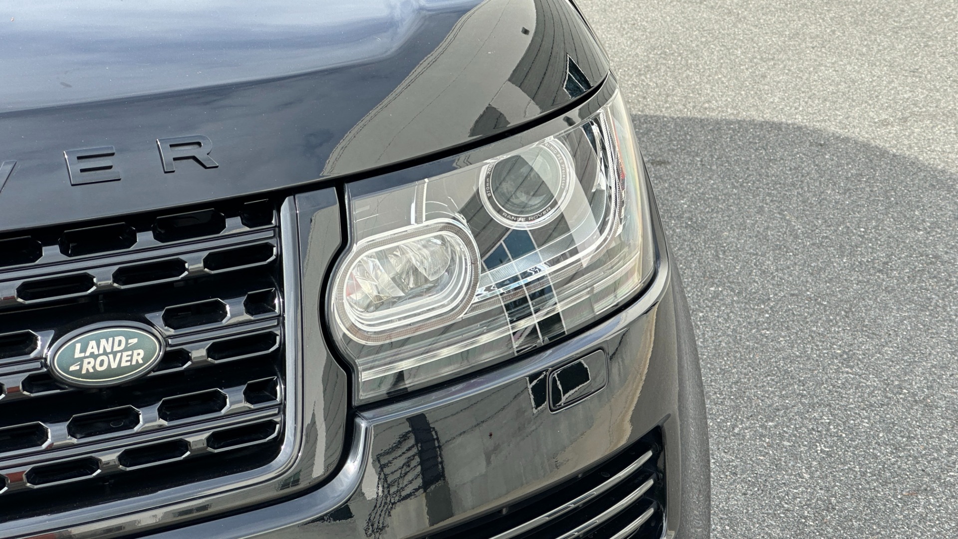 Used 2017 Land Rover RANGE ROVER SC V8 / VISION ASST / DRIVE PKG / MERIDIAN SOUND / PANO-ROOF / NAV / BSM for sale Sold at Formula Imports in Charlotte NC 28227 42