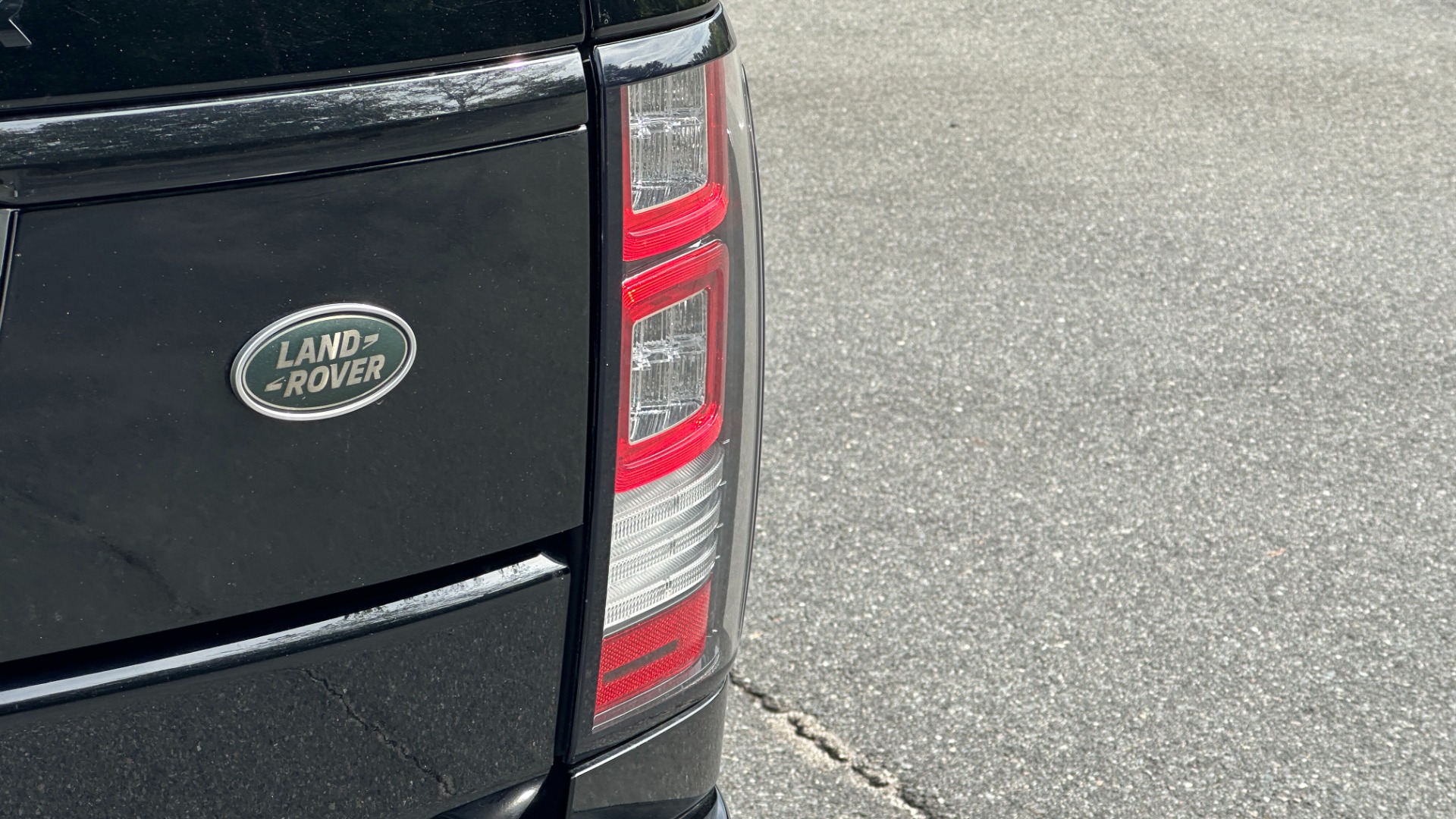 Used 2017 Land Rover RANGE ROVER SC V8 / VISION ASST / DRIVE PKG / MERIDIAN SOUND / PANO-ROOF / NAV / BSM for sale Sold at Formula Imports in Charlotte NC 28227 44