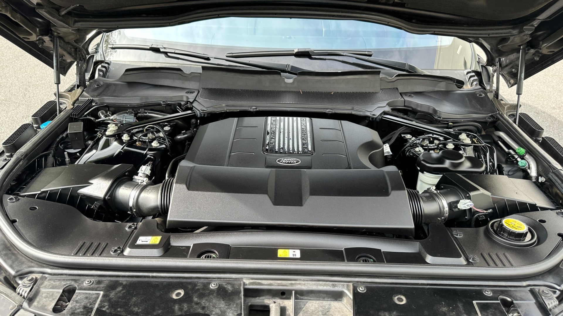 Used 2017 Land Rover RANGE ROVER SC V8 / VISION ASST / DRIVE PKG / MERIDIAN SOUND / PANO-ROOF / NAV / BSM for sale Sold at Formula Imports in Charlotte NC 28227 45