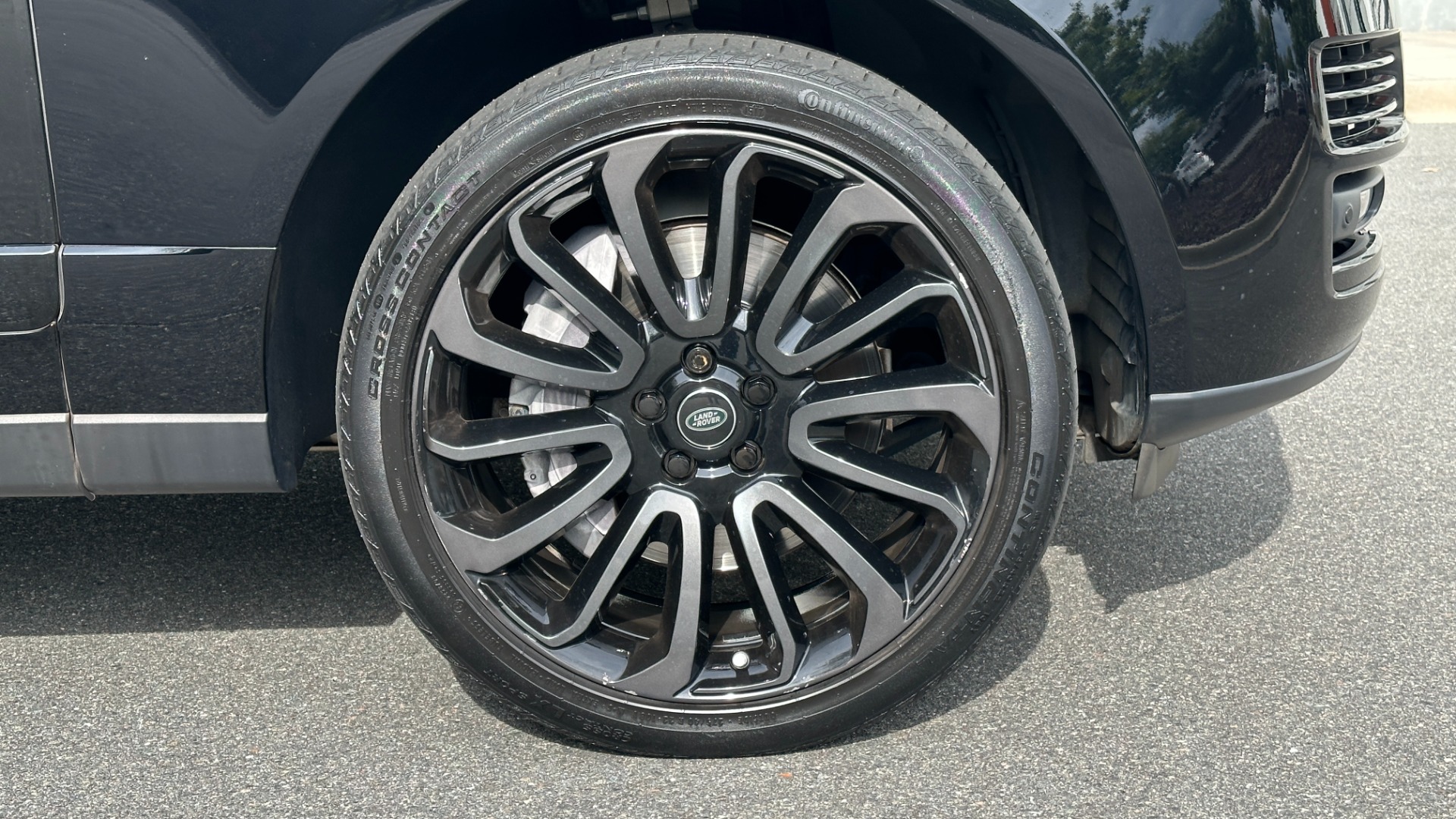 Used 2017 Land Rover Range Rover SC V8 / VISION ASST / DRIVE PKG / MERIDIAN SOUND / PANO-ROOF / NAV / BSM for sale $49,999 at Formula Imports in Charlotte NC 28227 46