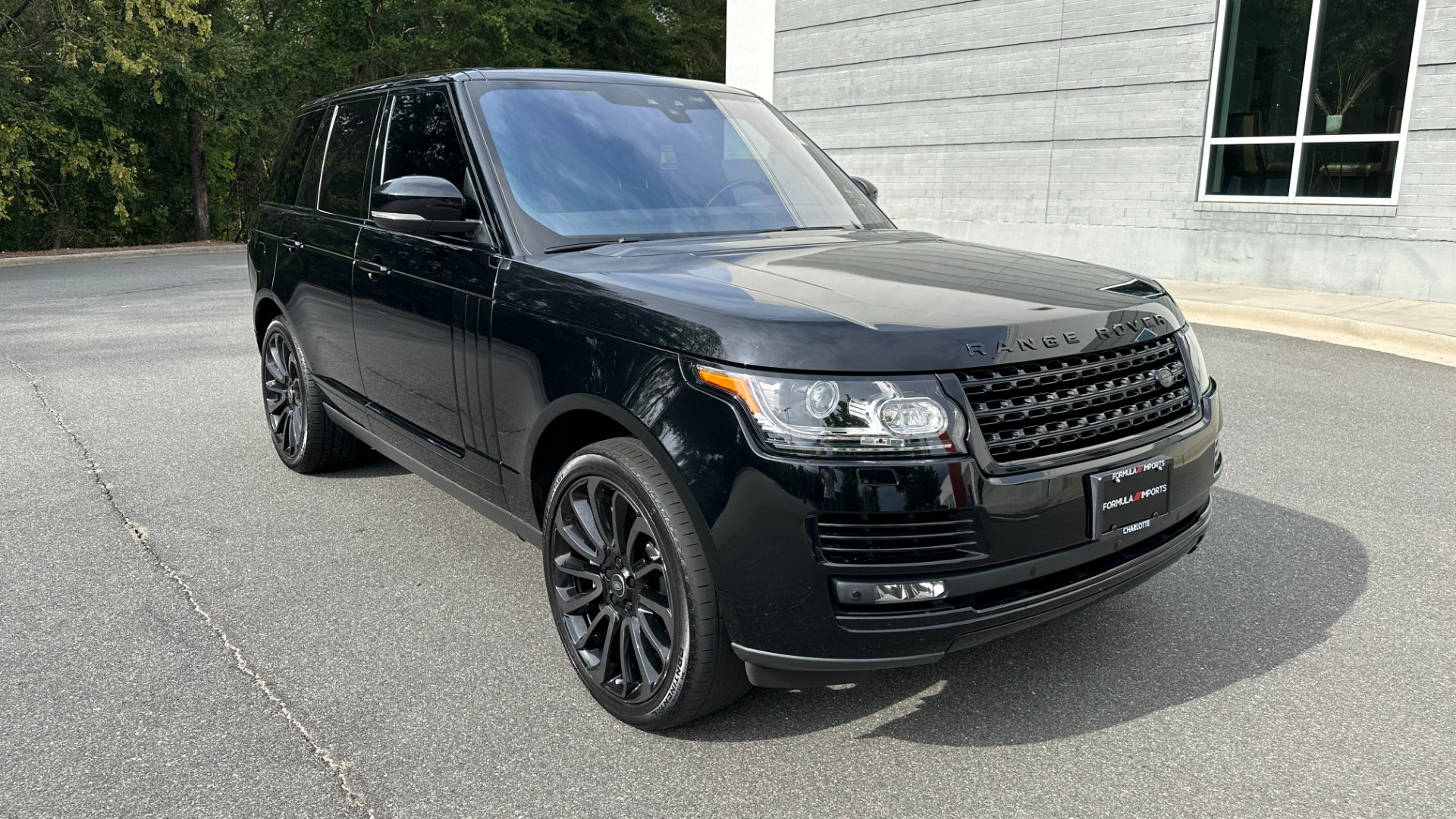 Used 2017 Land Rover RANGE ROVER SC V8 / VISION ASST / DRIVE PKG / MERIDIAN SOUND / PANO-ROOF / NAV / BSM for sale Sold at Formula Imports in Charlotte NC 28227 5