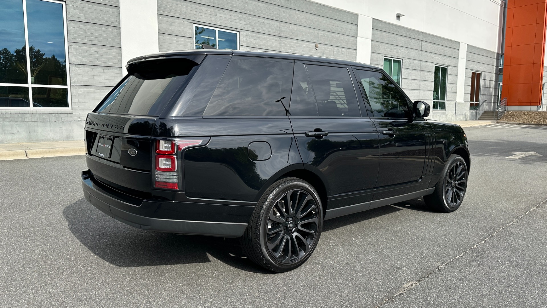Used 2017 Land Rover RANGE ROVER SC V8 / VISION ASST / DRIVE PKG / MERIDIAN SOUND / PANO-ROOF / NAV / BSM for sale Sold at Formula Imports in Charlotte NC 28227 7
