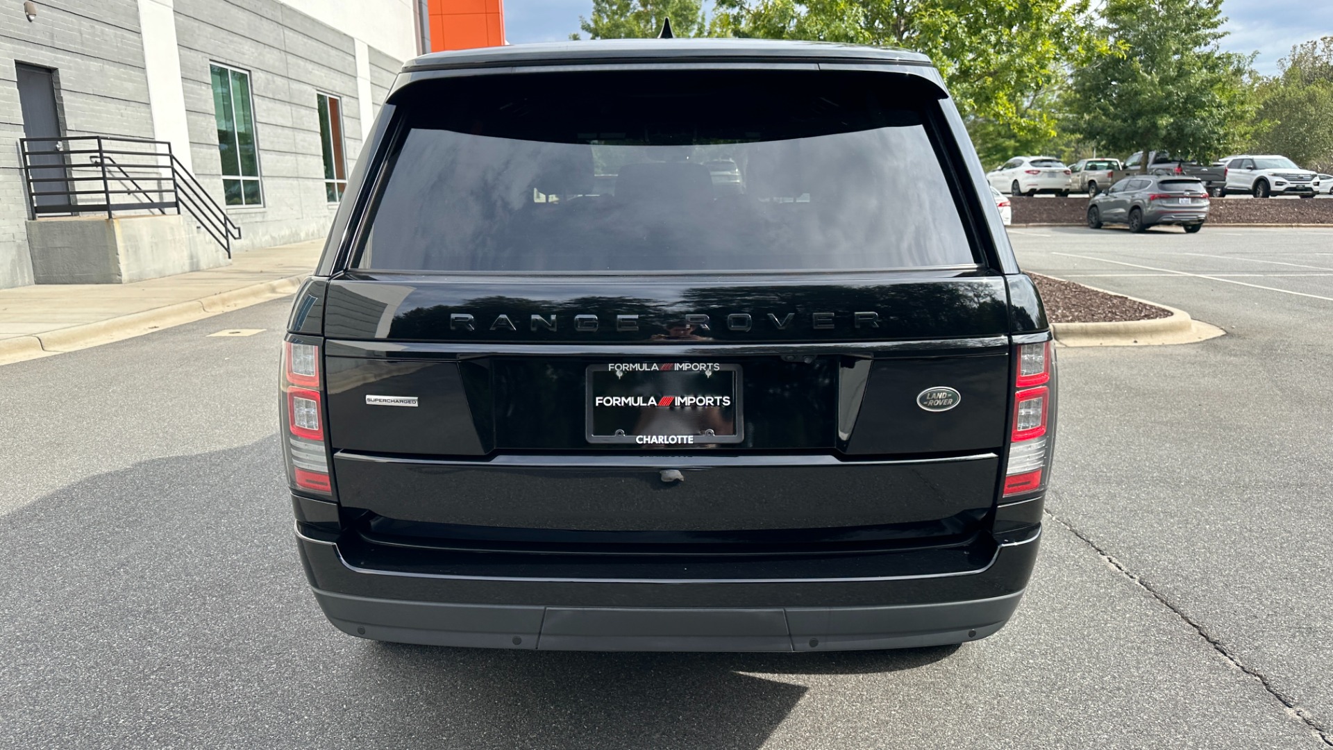 Used 2017 Land Rover Range Rover SC V8 / VISION ASST / DRIVE PKG / MERIDIAN SOUND / PANO-ROOF / NAV / BSM for sale $49,999 at Formula Imports in Charlotte NC 28227 9