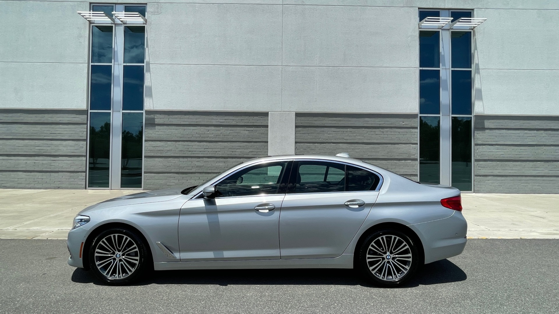 Used 2017 BMW 5-SERIES 530I / NAV / DRVR ASST / SUNROOF / HUD / REARVIEW for sale Sold at Formula Imports in Charlotte NC 28227 4