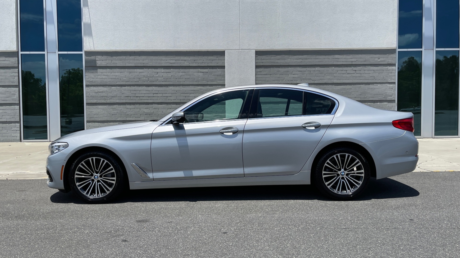 Used 2017 BMW 5-SERIES 530I / NAV / DRVR ASST / SUNROOF / HUD / REARVIEW for sale Sold at Formula Imports in Charlotte NC 28227 5