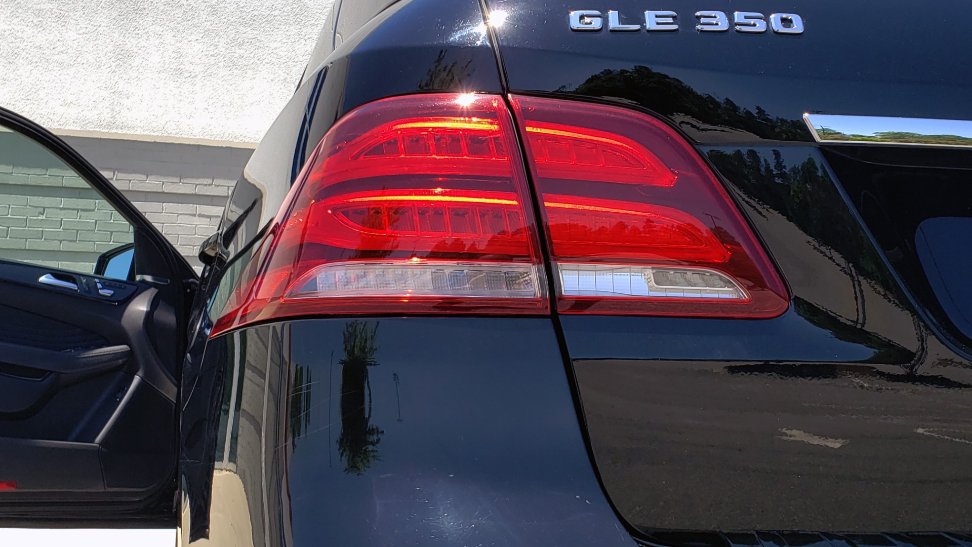 Used 2018 Mercedes-Benz GLE 350 4MATIC PREMIUM / NAV / AMG LINE INT / H/K SND / SUNROOF / REARVIEW for sale Sold at Formula Imports in Charlotte NC 28227 31