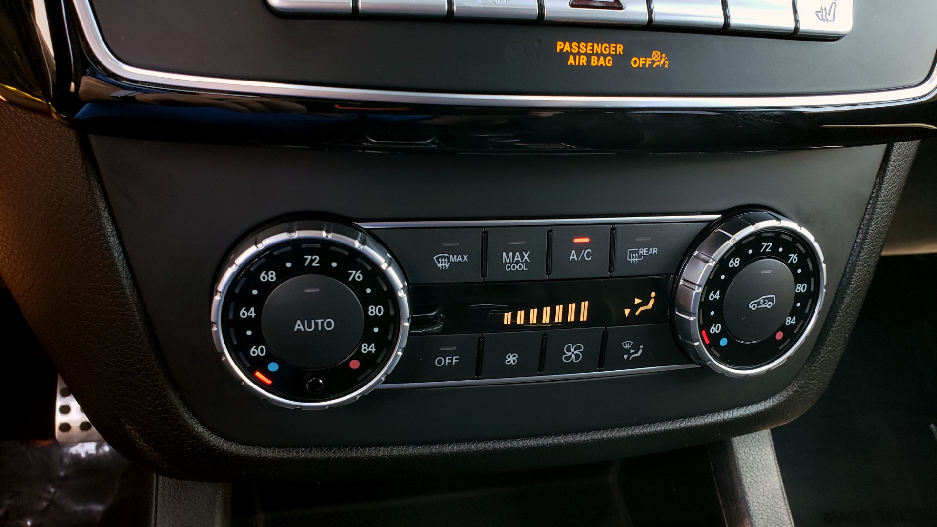 Used 2018 Mercedes-Benz GLE 350 4MATIC PREMIUM / NAV / AMG LINE INT / H/K SND / SUNROOF / REARVIEW for sale Sold at Formula Imports in Charlotte NC 28227 50