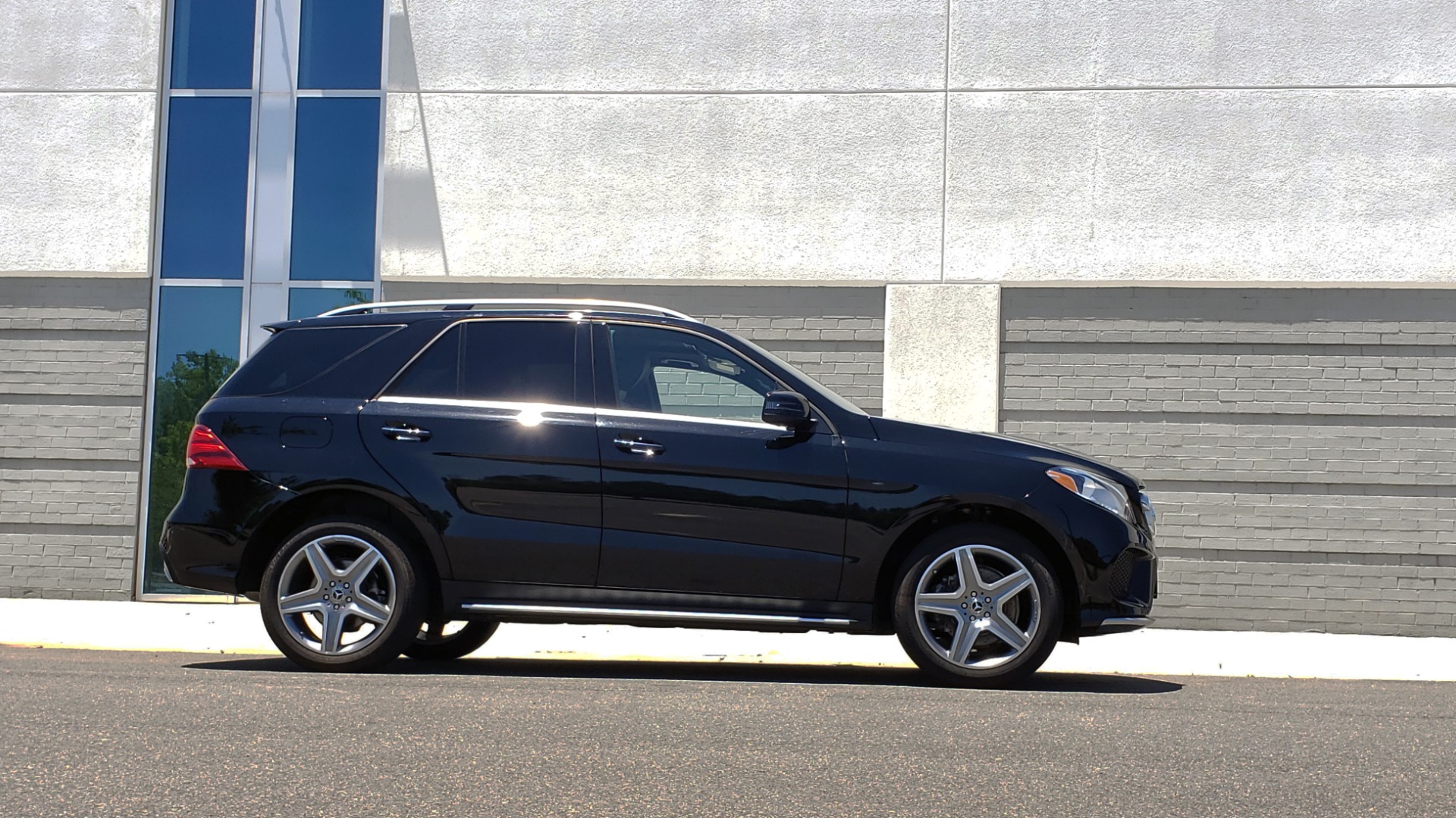 Used 2018 Mercedes-Benz GLE 350 4MATIC PREMIUM / NAV / AMG LINE INT / H/K SND / SUNROOF / REARVIEW for sale Sold at Formula Imports in Charlotte NC 28227 9