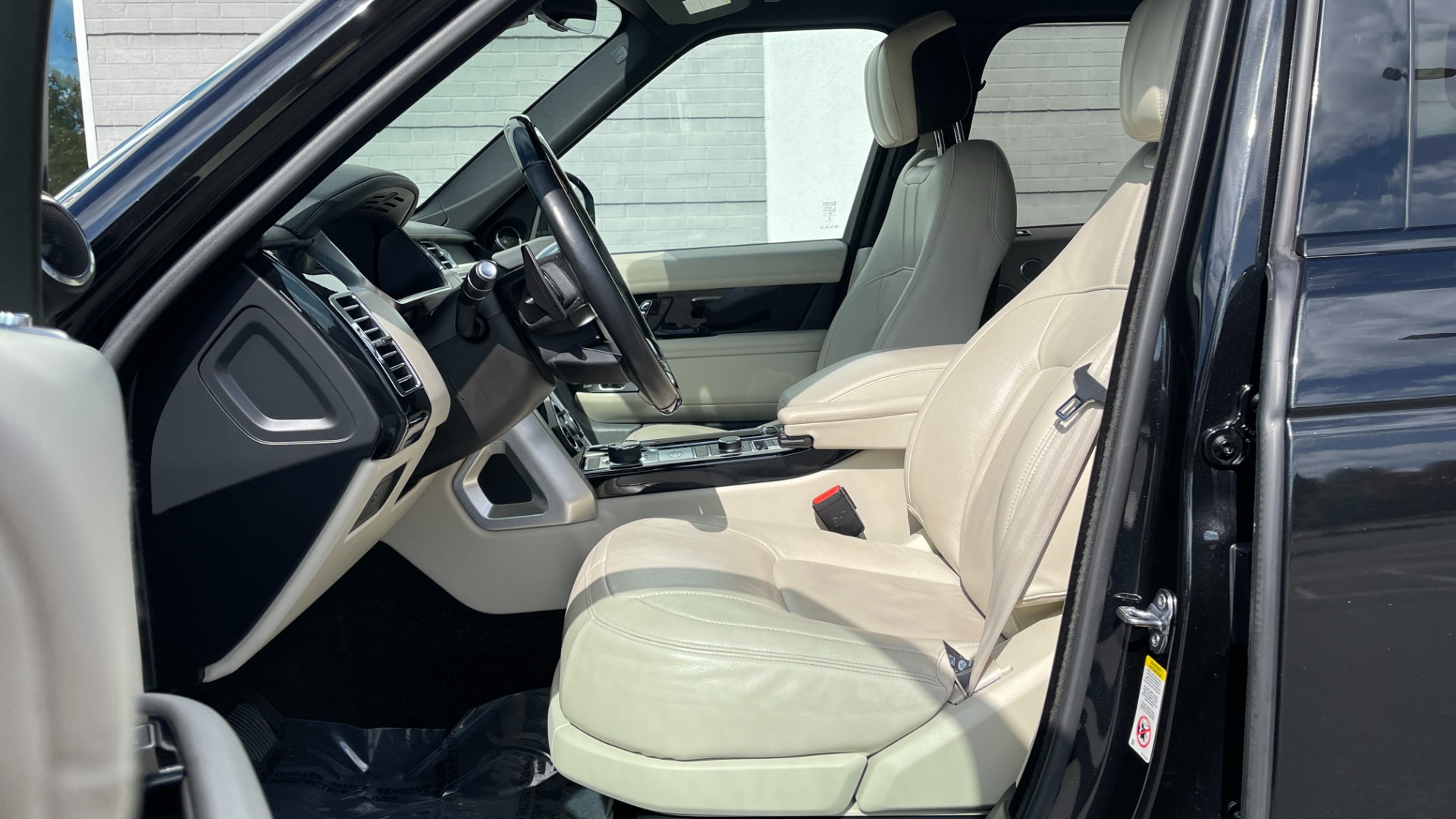Used 2018 Land Rover Range Rover for sale Sold at Formula Imports in Charlotte NC 28227 13