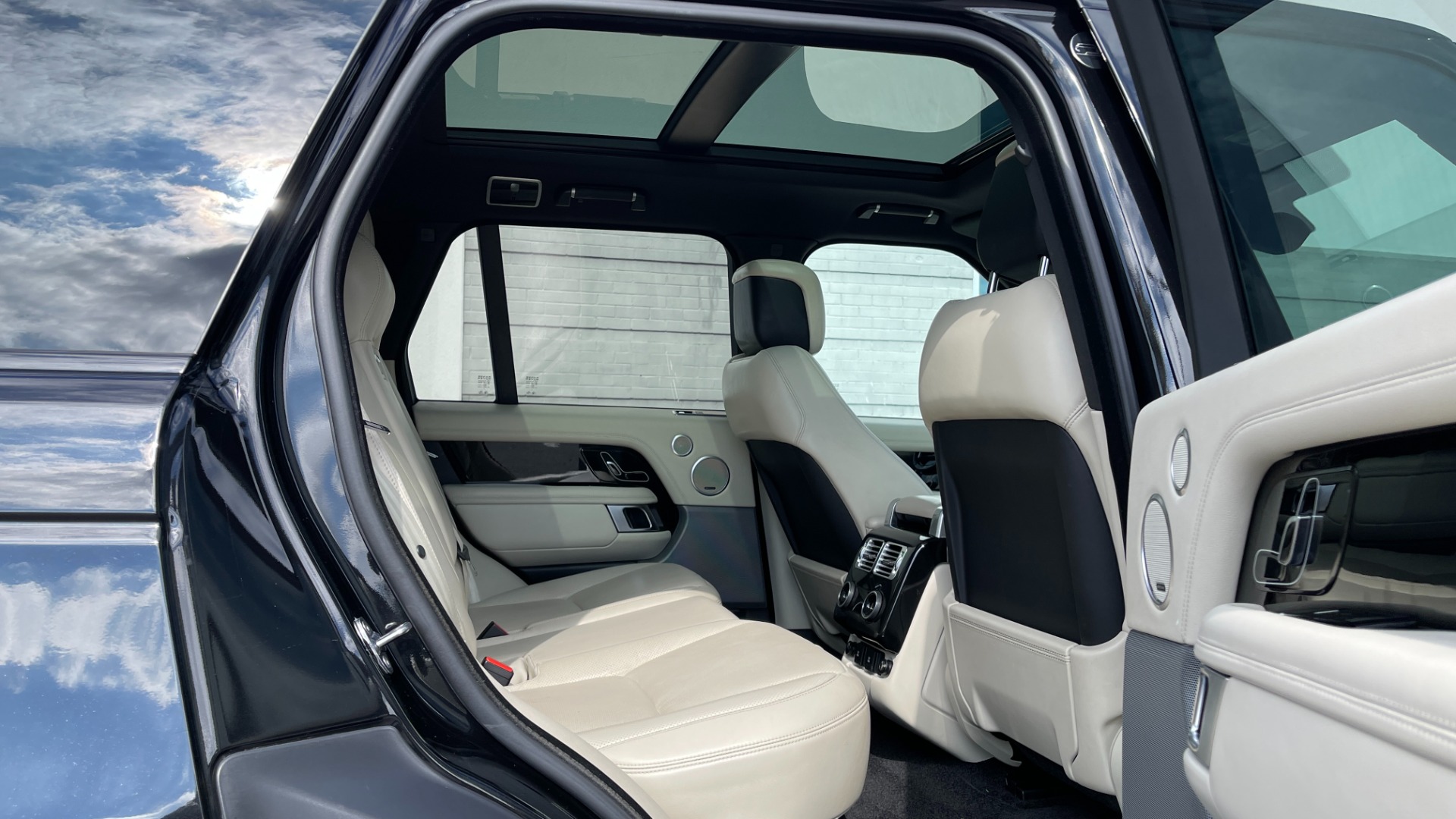 Used 2018 Land Rover Range Rover for sale Sold at Formula Imports in Charlotte NC 28227 18