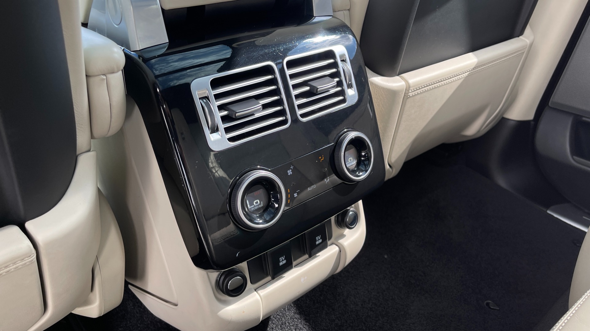 Used 2018 Land Rover Range Rover for sale Sold at Formula Imports in Charlotte NC 28227 24