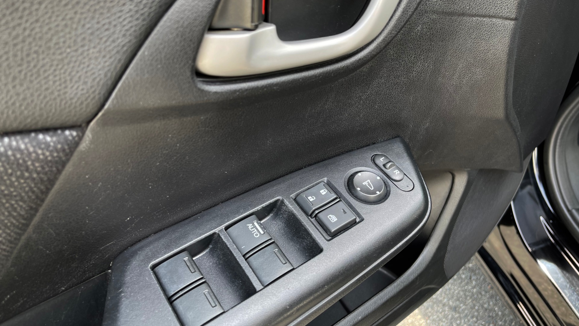Used 2013 Honda CIVIC SEDAN LX / 5-SPD AUTO / 1.8L 4-CYL / BLUETOOTH / AIR CONDITIONING for sale Sold at Formula Imports in Charlotte NC 28227 18