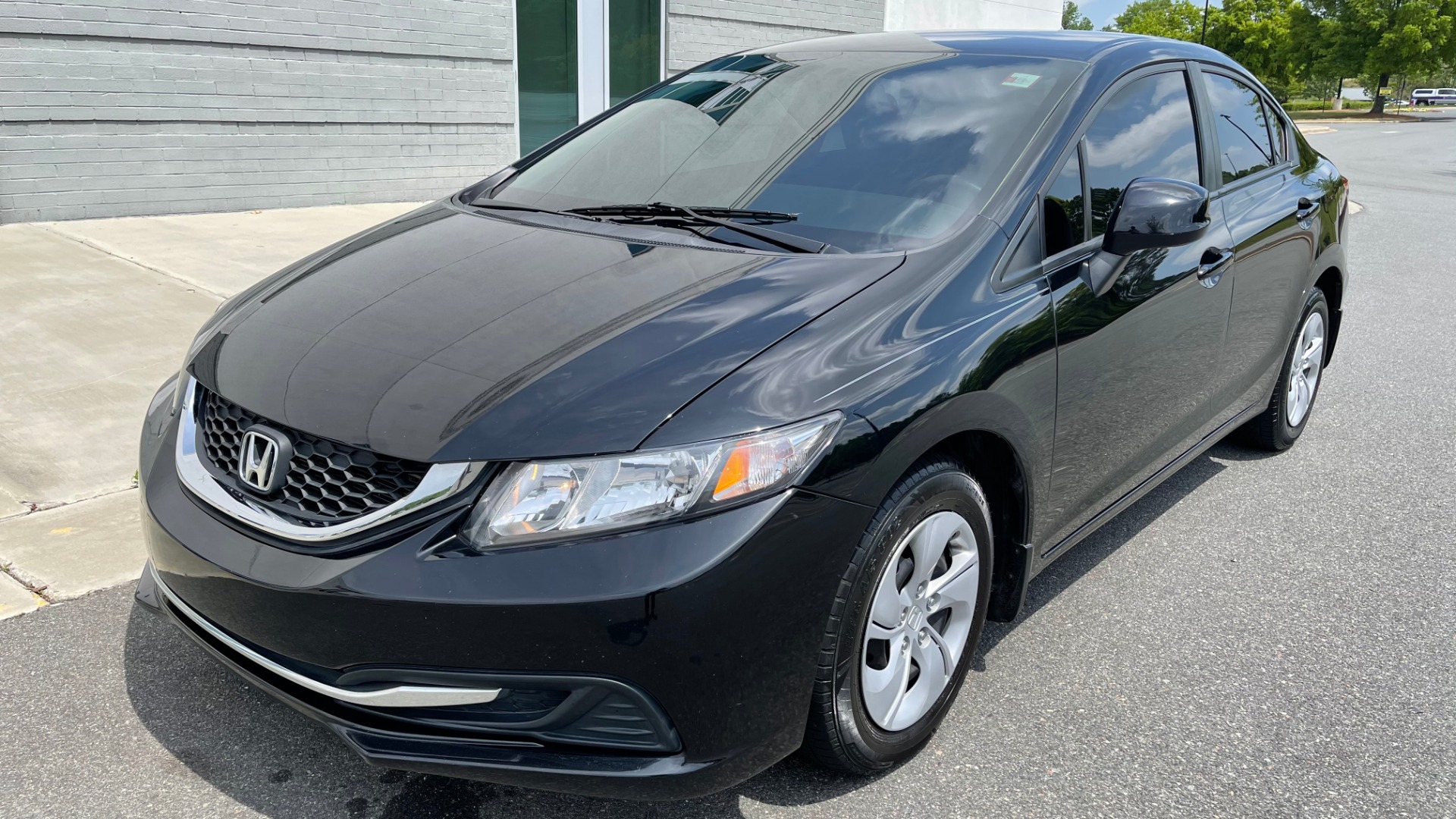 Used 2013 Honda CIVIC SEDAN LX / 5-SPD AUTO / 1.8L 4-CYL / BLUETOOTH / AIR CONDITIONING for sale Sold at Formula Imports in Charlotte NC 28227 2