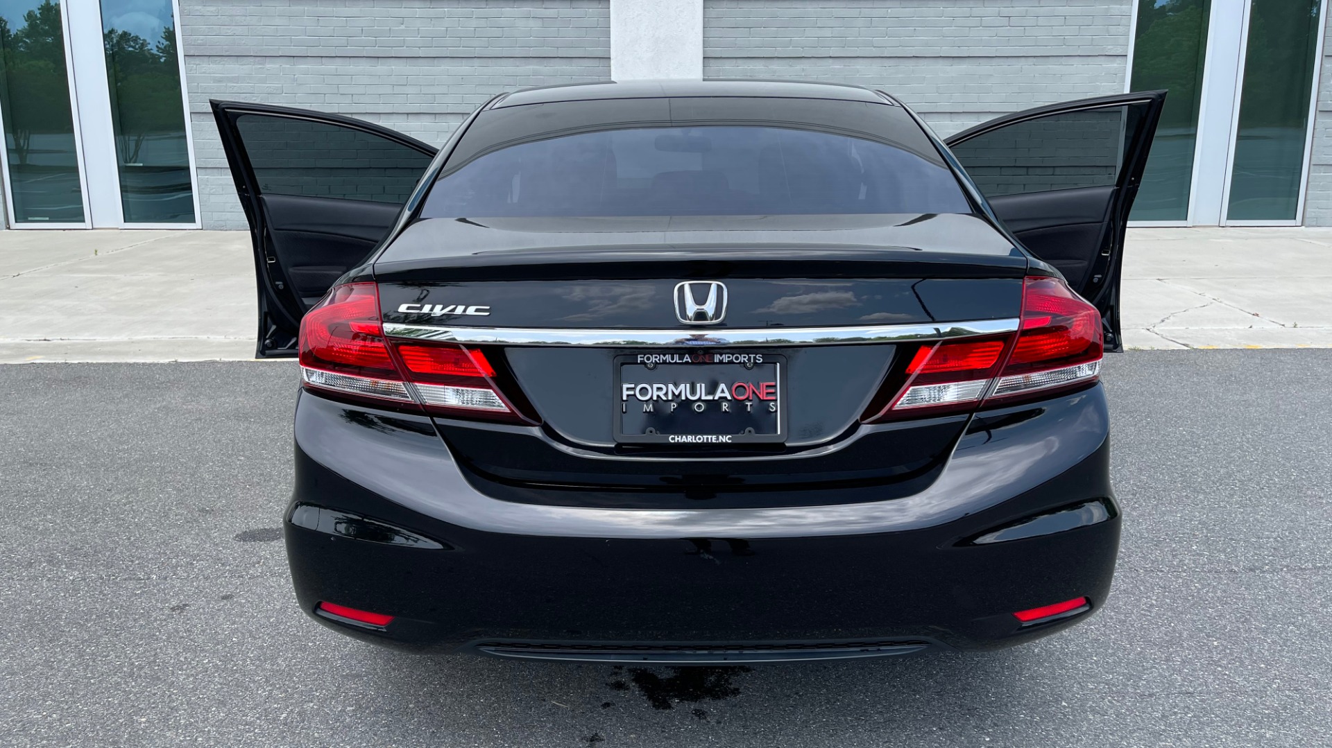 Used 2013 Honda CIVIC SEDAN LX / 5-SPD AUTO / 1.8L 4-CYL / BLUETOOTH / AIR CONDITIONING for sale Sold at Formula Imports in Charlotte NC 28227 27