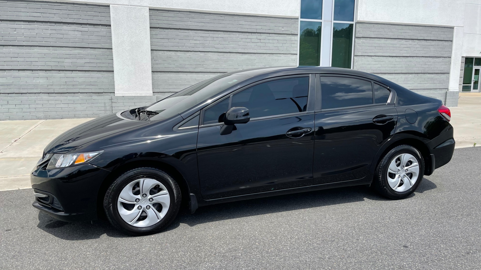 Used 2013 Honda CIVIC SEDAN LX / 5-SPD AUTO / 1.8L 4-CYL / BLUETOOTH / AIR CONDITIONING for sale Sold at Formula Imports in Charlotte NC 28227 3
